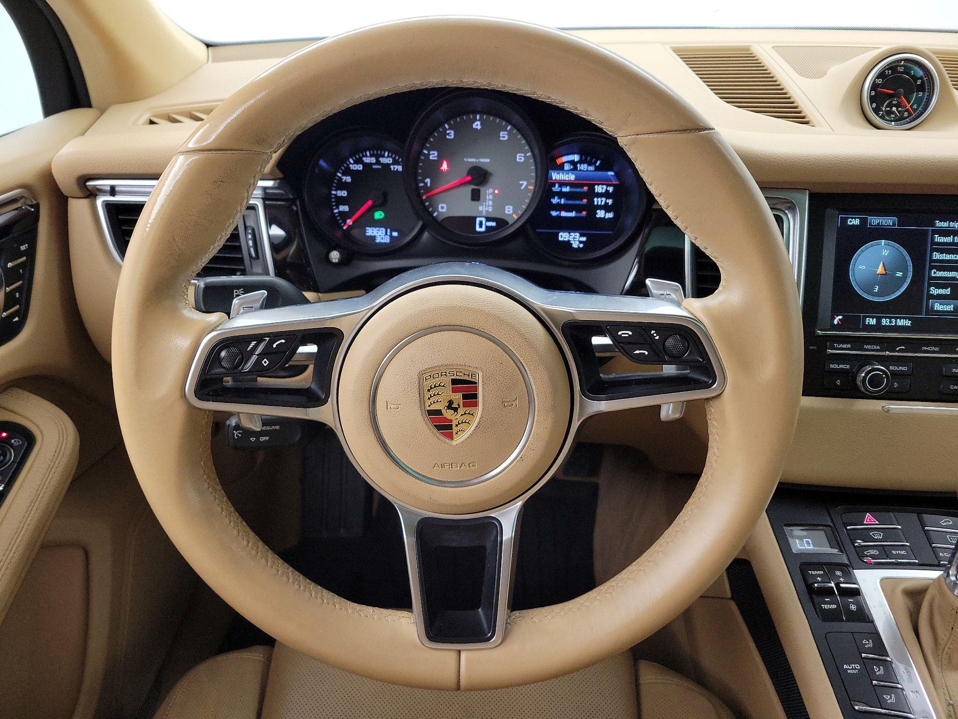 Thumbnail: 2016 Porsche Macan - 10