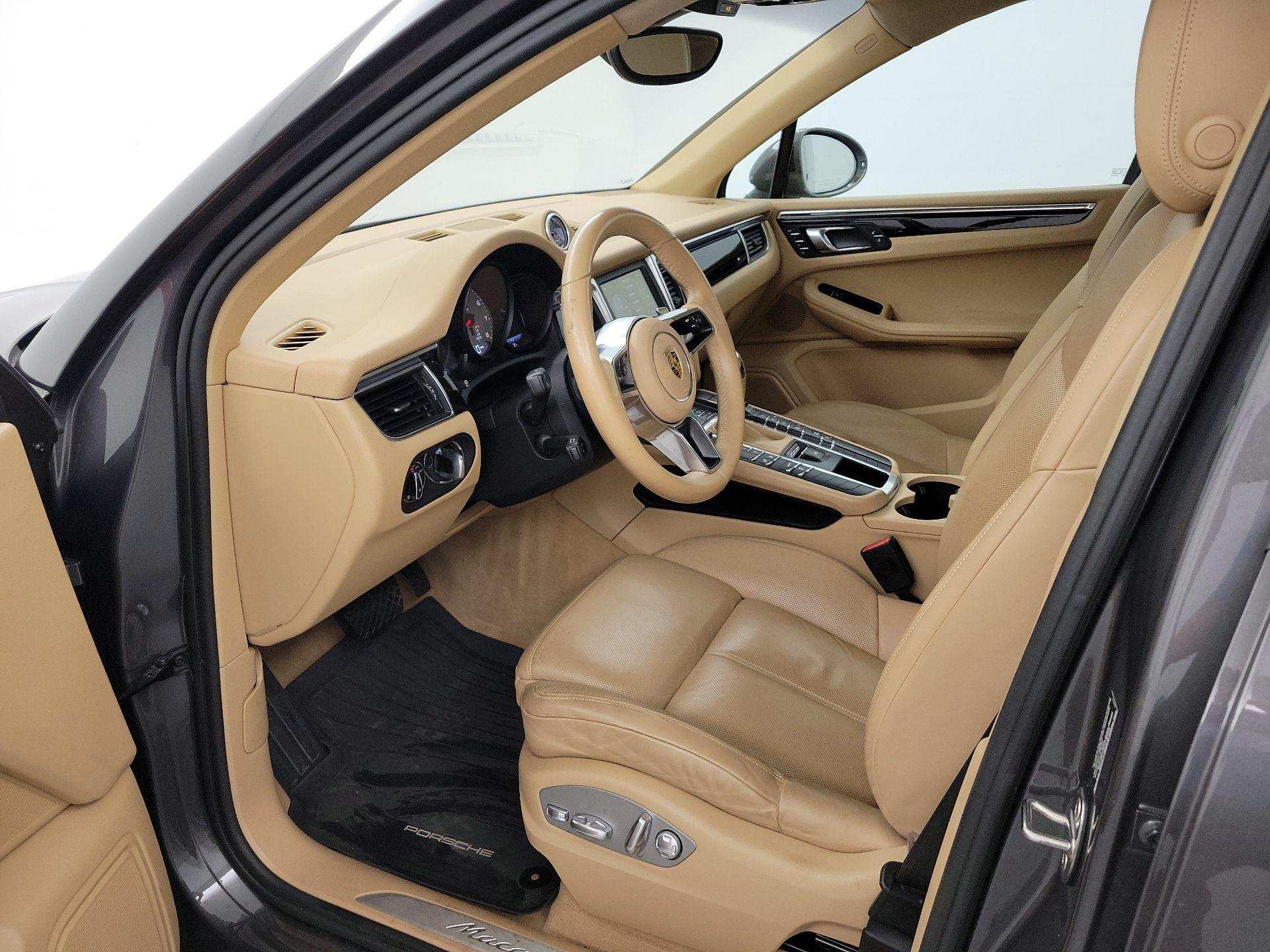 Thumbnail: 2016 Porsche Macan - 11