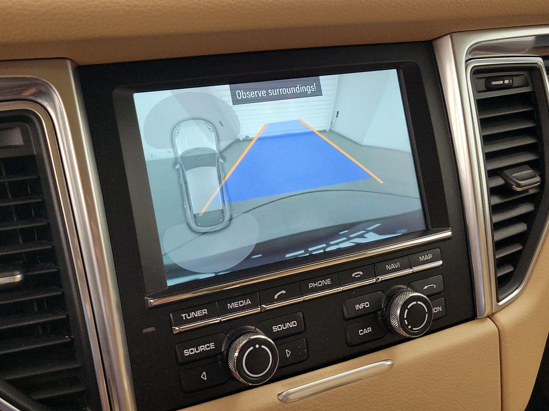 Thumbnail: 2016 Porsche Macan - 15