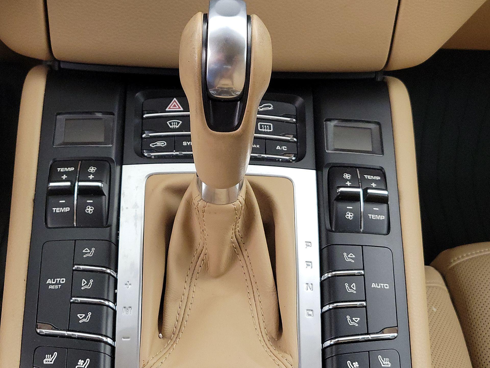 Thumbnail: 2016 Porsche Macan - 18