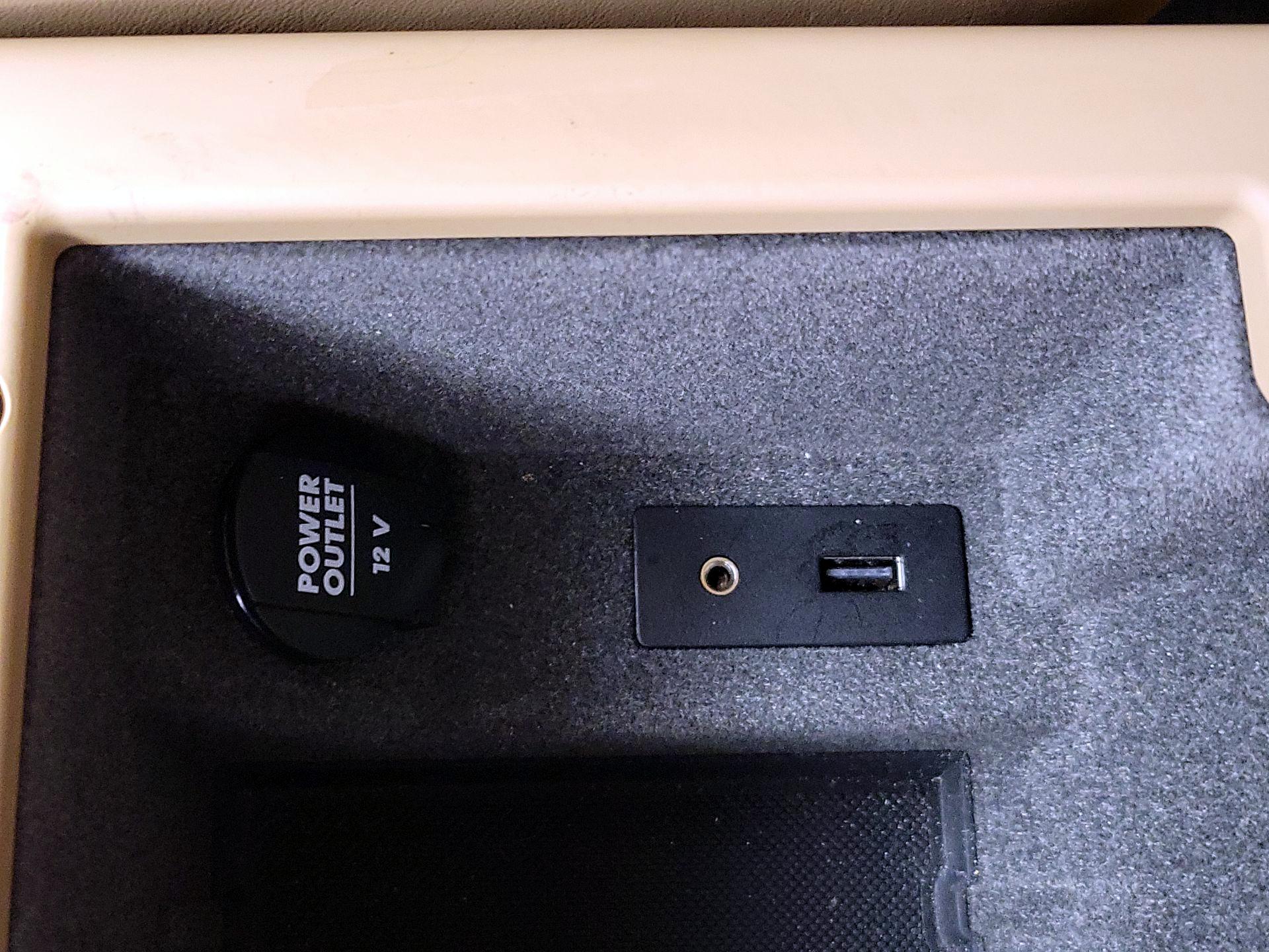 Thumbnail: 2016 Porsche Macan - 19