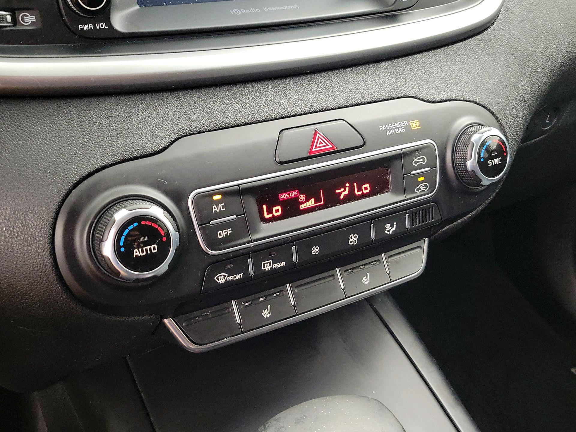 Thumbnail: 2019 Kia Sorento - 16