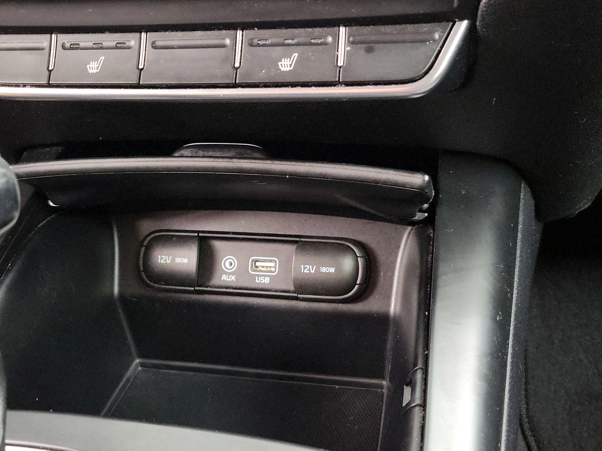 Thumbnail: 2019 Kia Sorento - 18