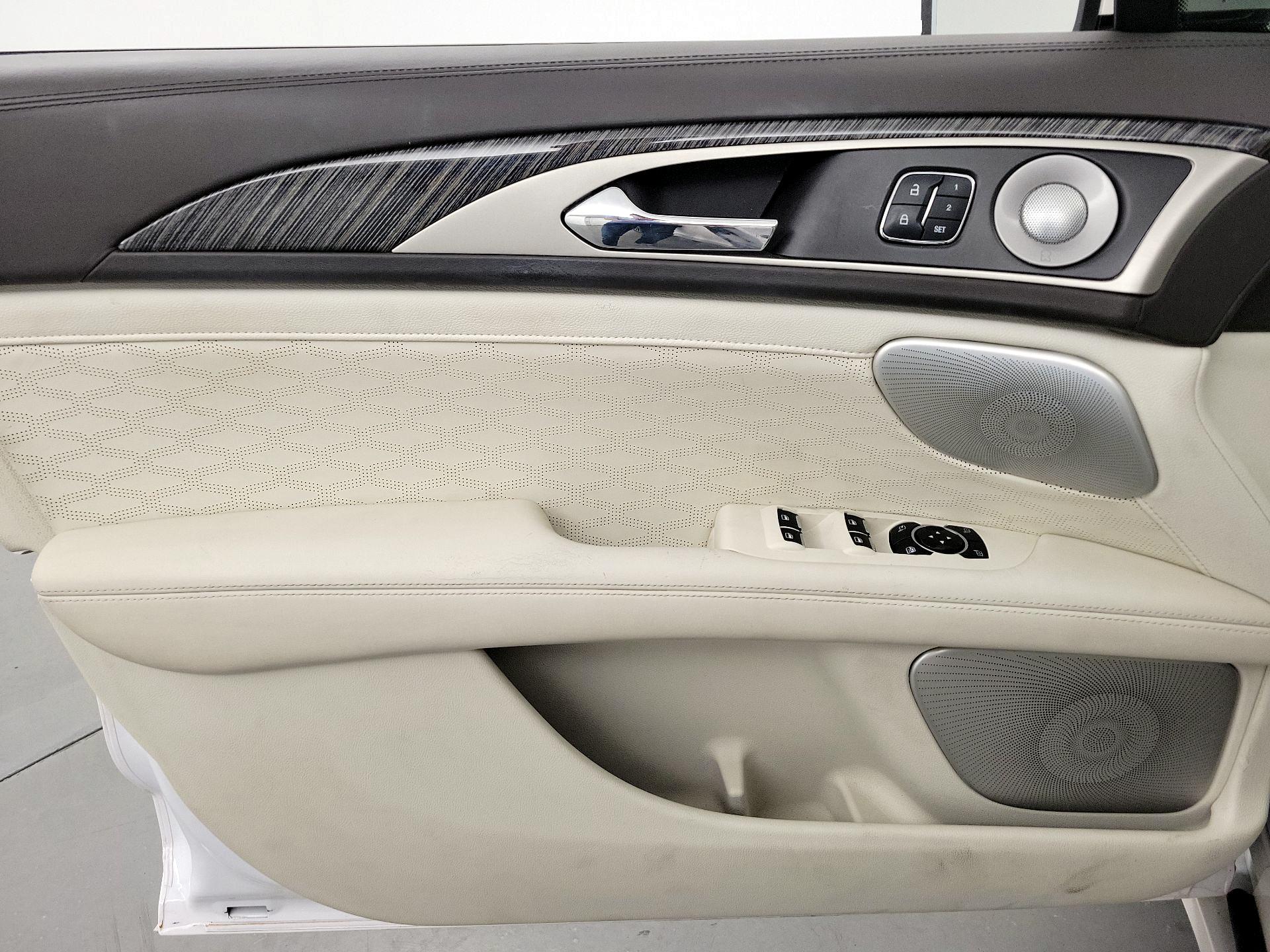 Thumbnail: 2017 Lincoln MKZ - 12