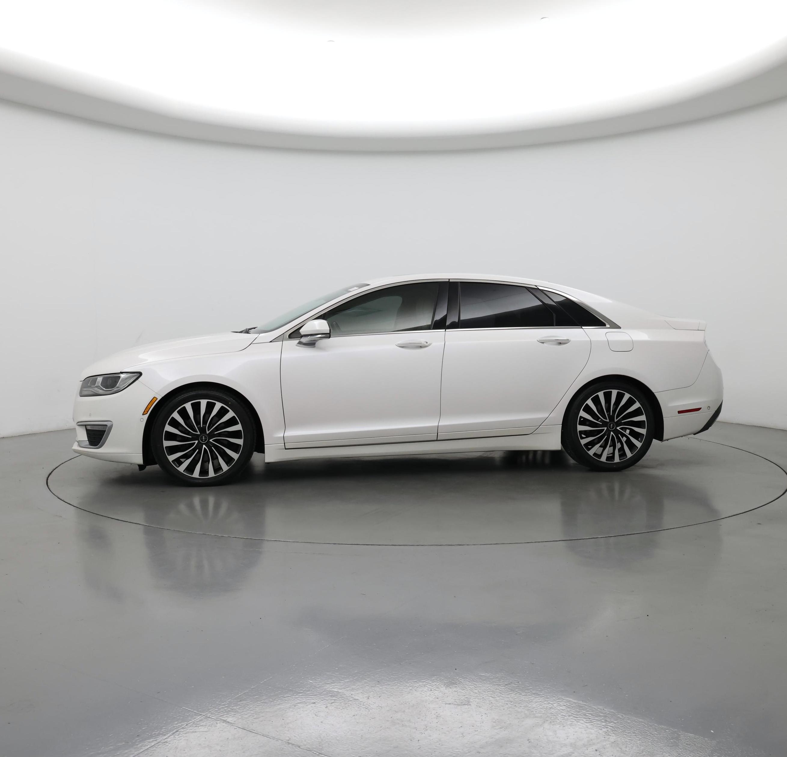 Thumbnail: 2017 Lincoln MKZ - 3