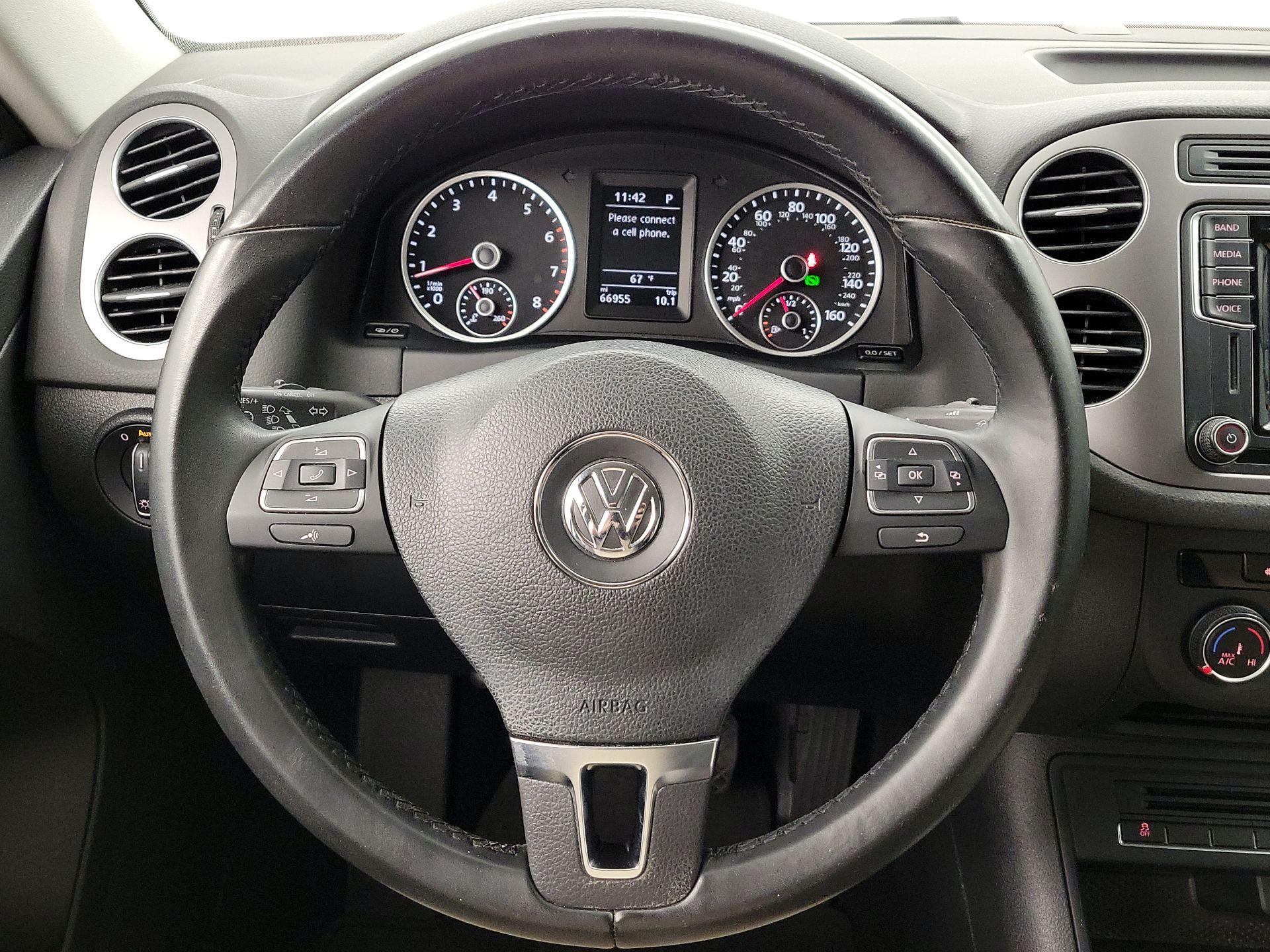 Thumbnail: 2017 Volkswagen Tiguan - 10