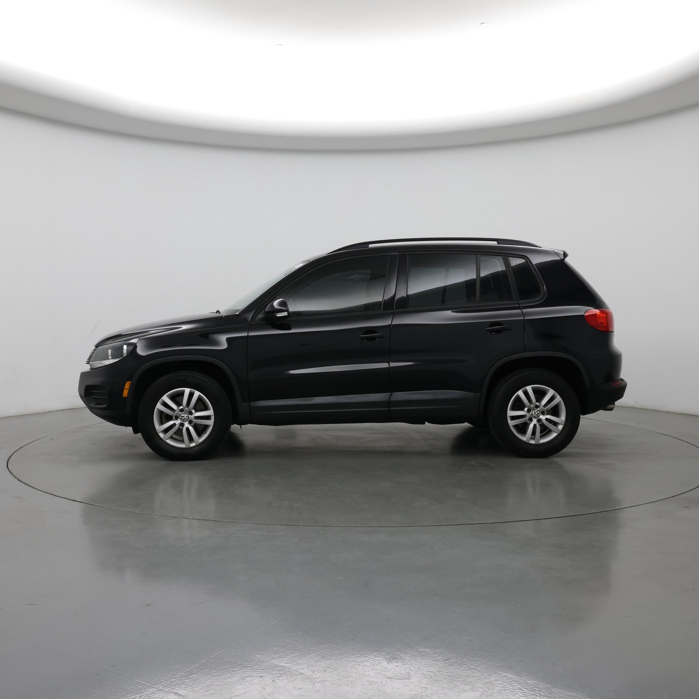 Thumbnail: 2017 Volkswagen Tiguan - 3