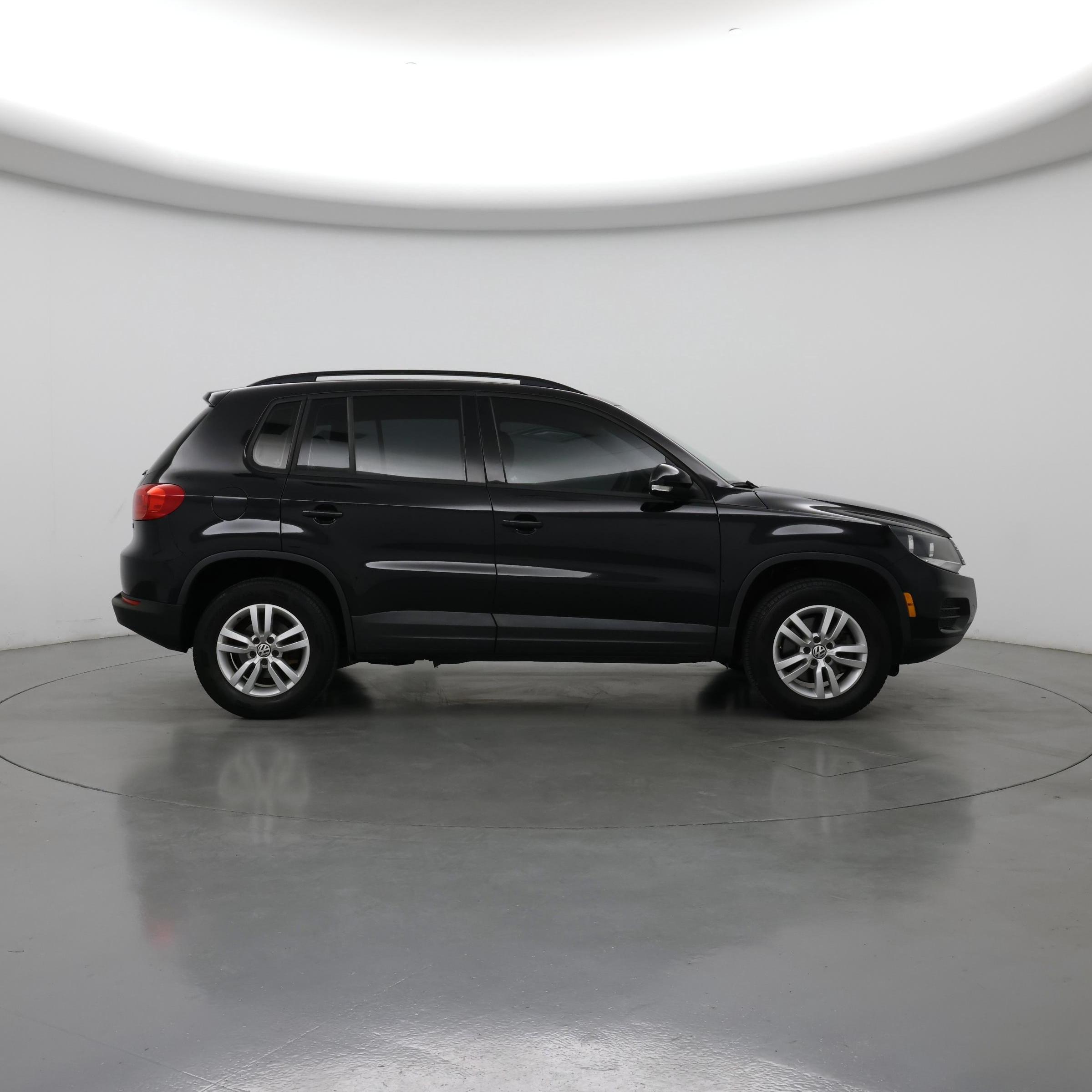 Thumbnail: 2017 Volkswagen Tiguan - 7
