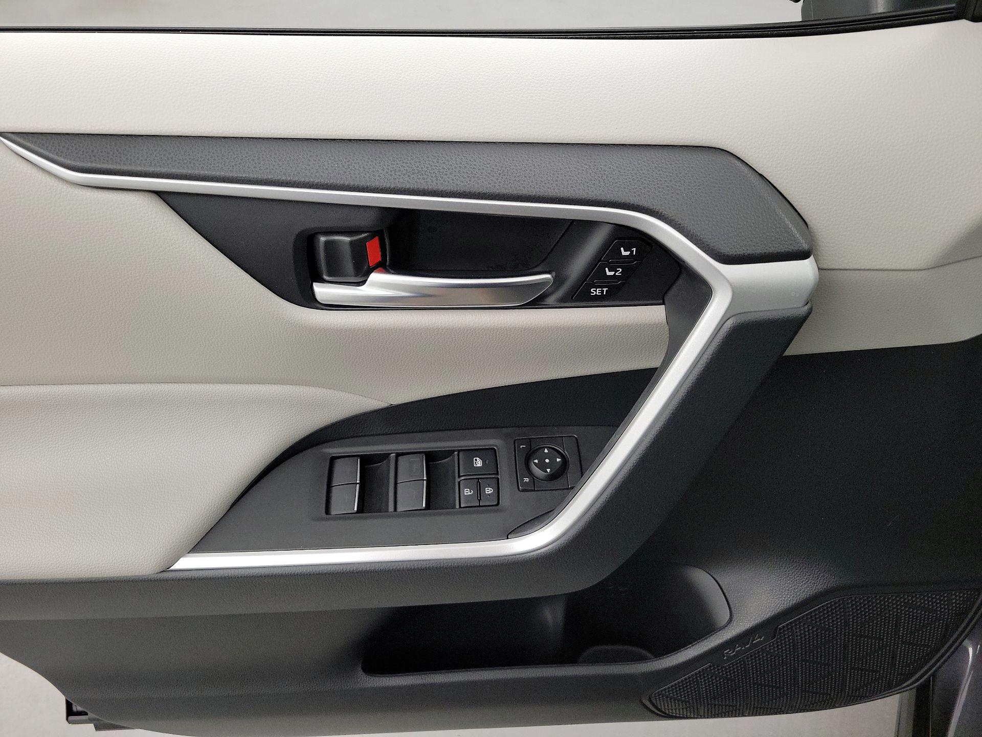 Thumbnail: 2025 Toyota RAV4 - 12