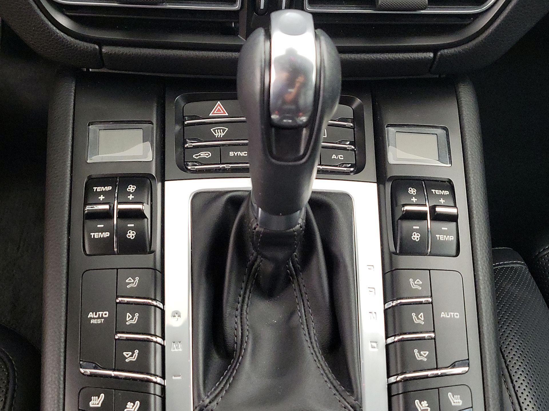 Thumbnail: 2021 Porsche Macan - 18