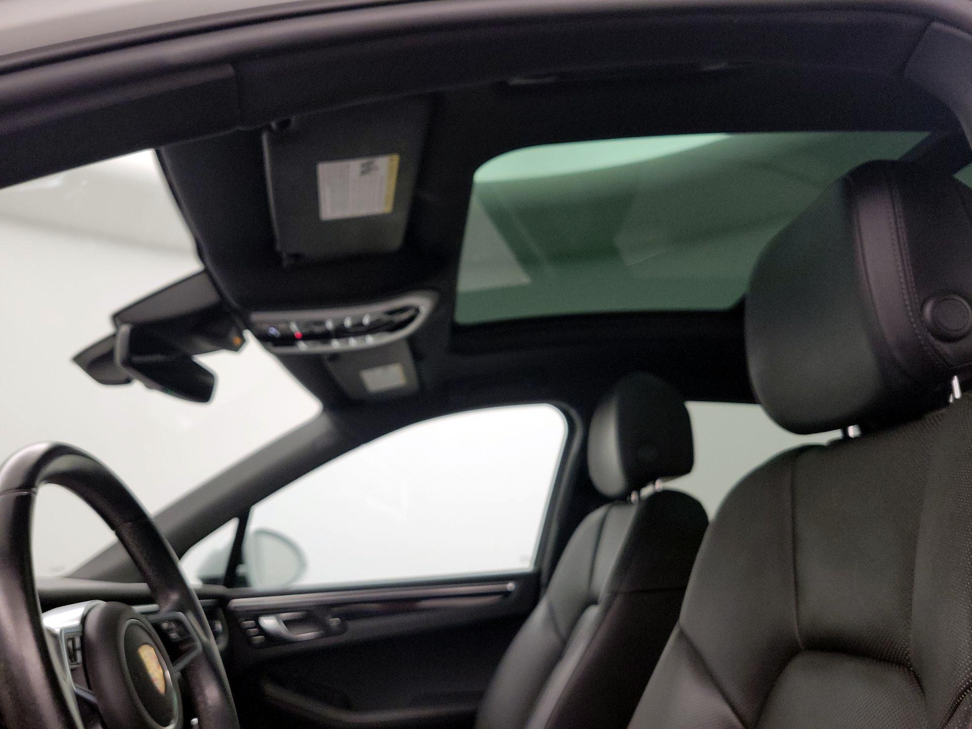 Thumbnail: 2021 Porsche Macan - 20