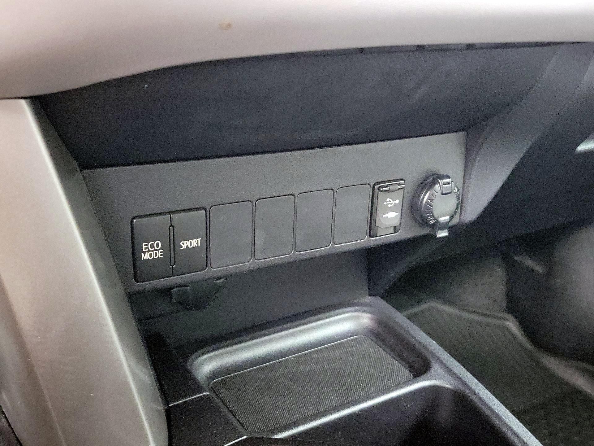 Thumbnail: 2018 Toyota RAV4 - 18