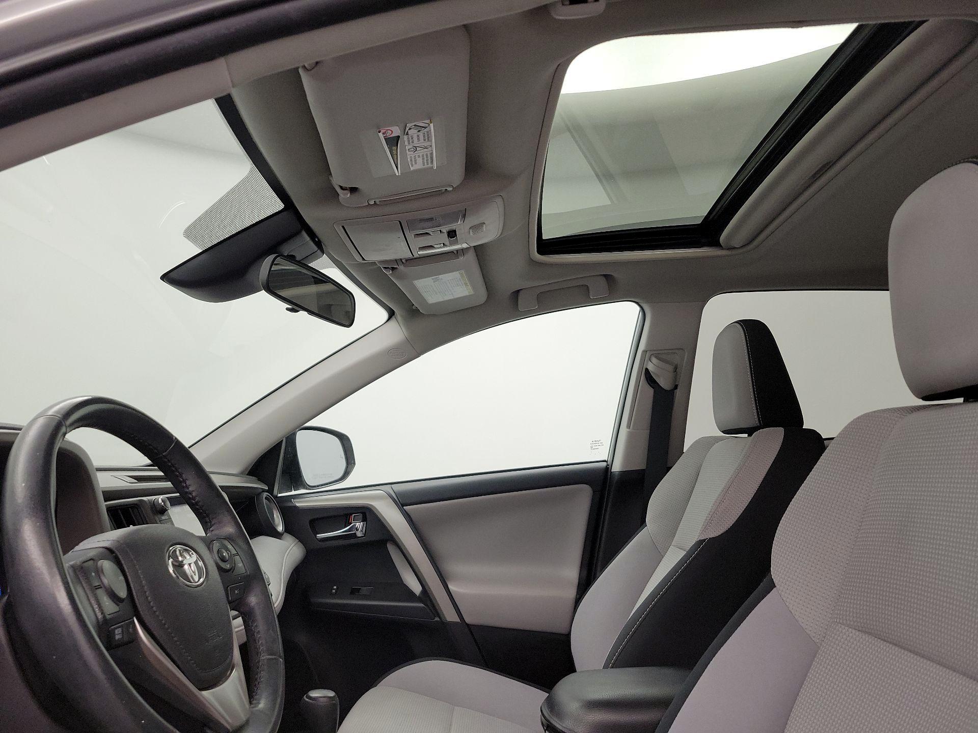 Thumbnail: 2018 Toyota RAV4 - 19
