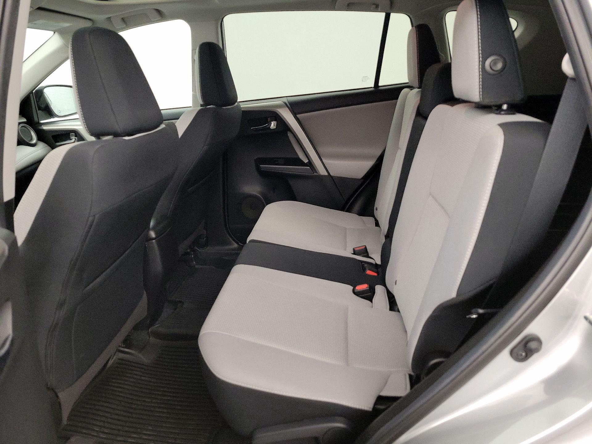 Thumbnail: 2018 Toyota RAV4 - 20