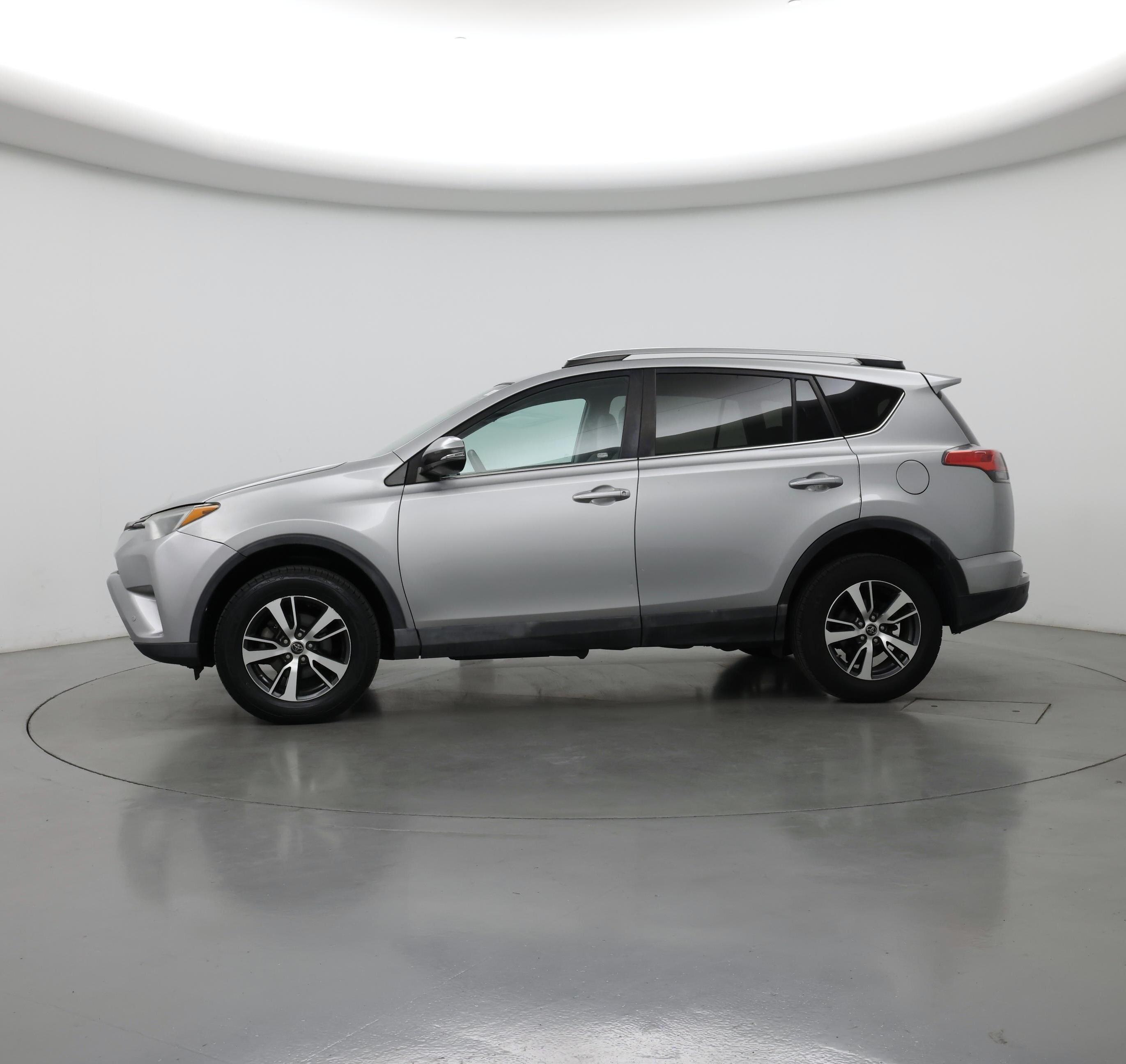 Thumbnail: 2018 Toyota RAV4 - 3
