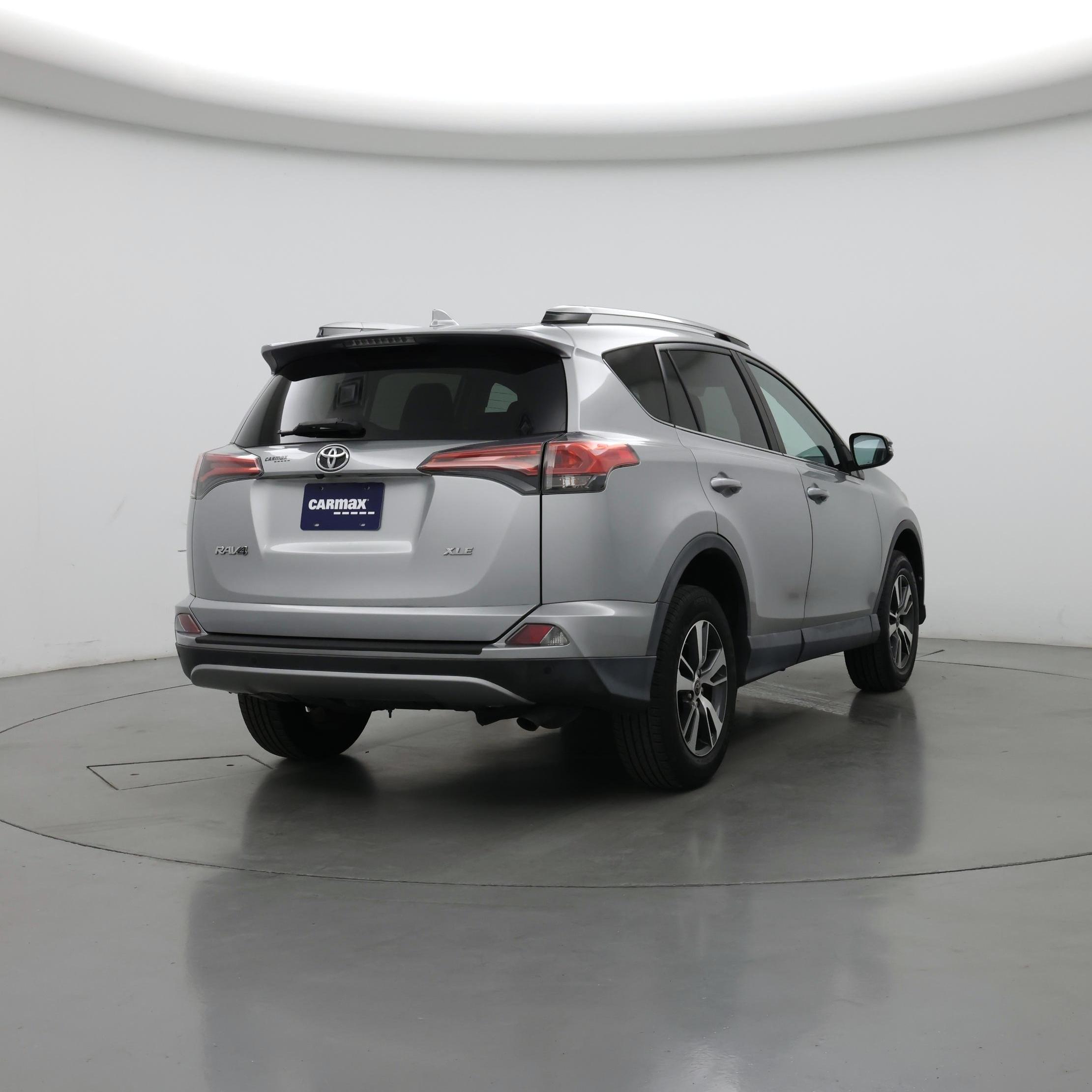 Thumbnail: 2018 Toyota RAV4 - 8