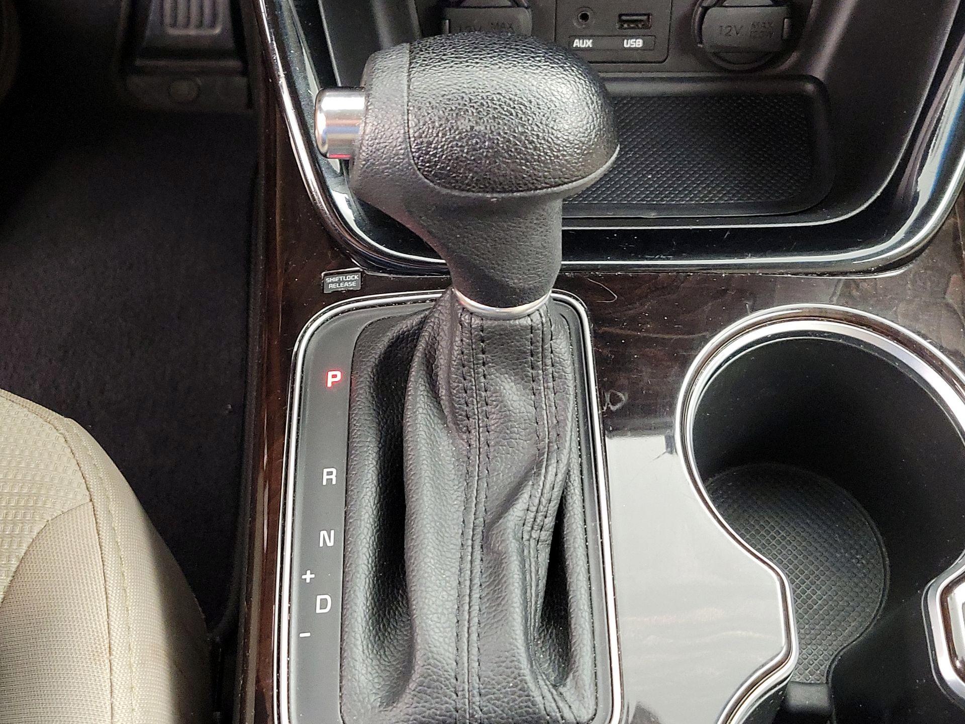 Thumbnail: 2015 Kia Sorento - 16