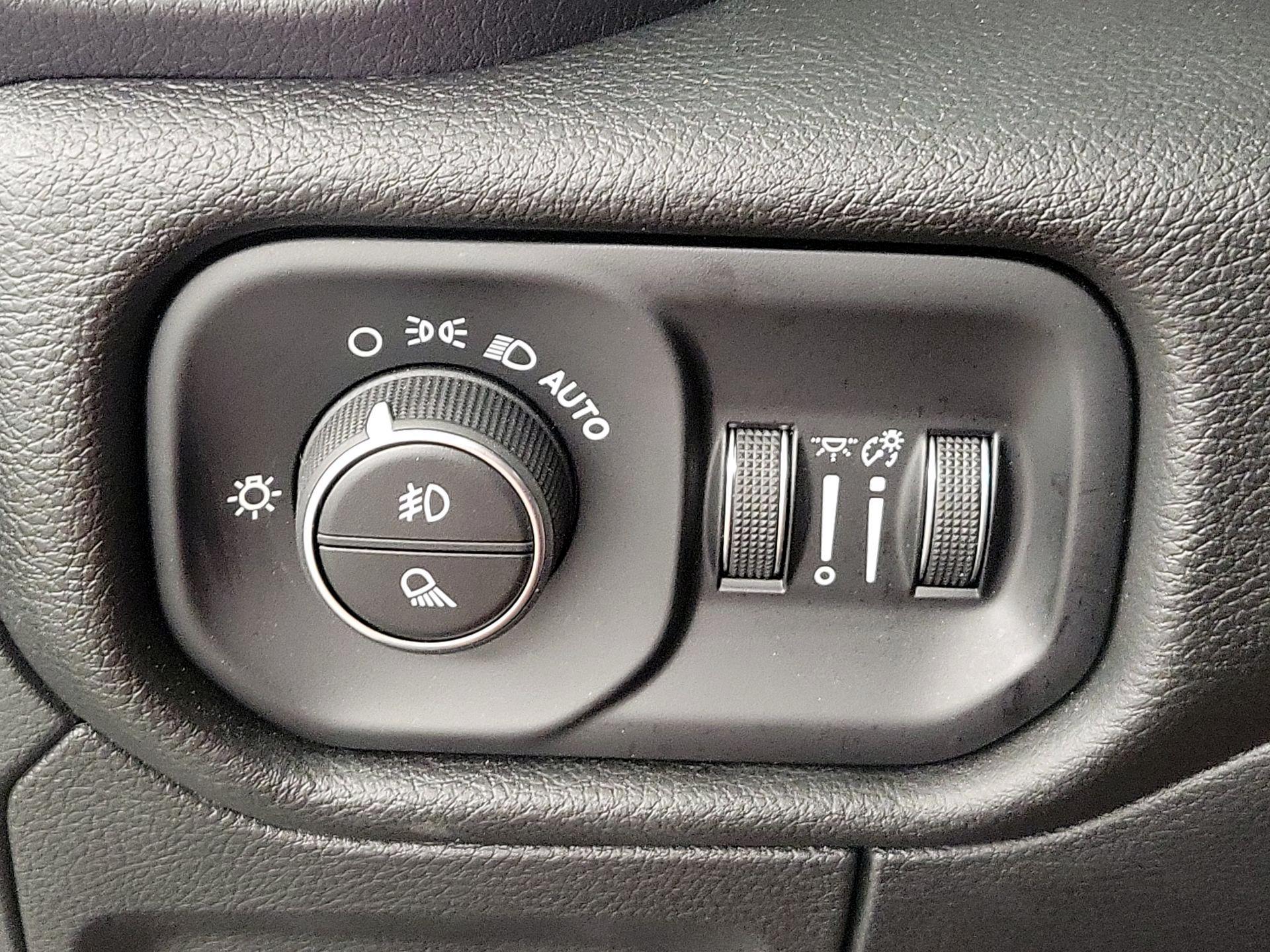 Thumbnail: 2025 RAM 1500 - 13