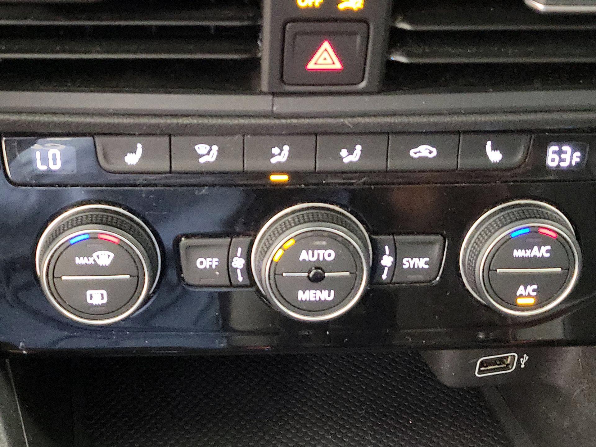 Thumbnail: 2019 Volkswagen Jetta - 16