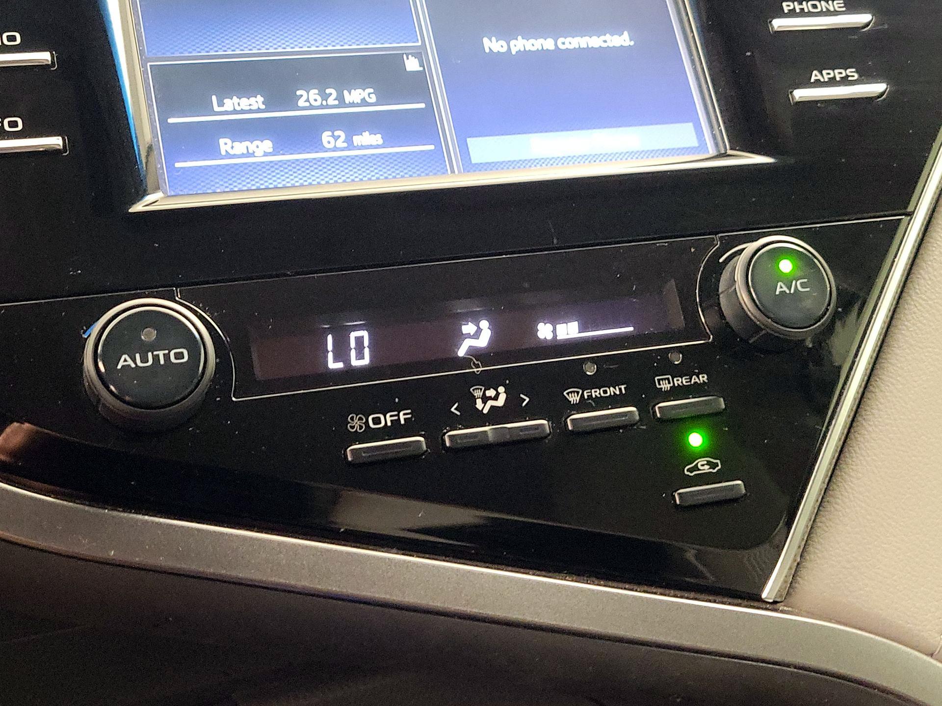 Thumbnail: 2018 Toyota Camry - 16