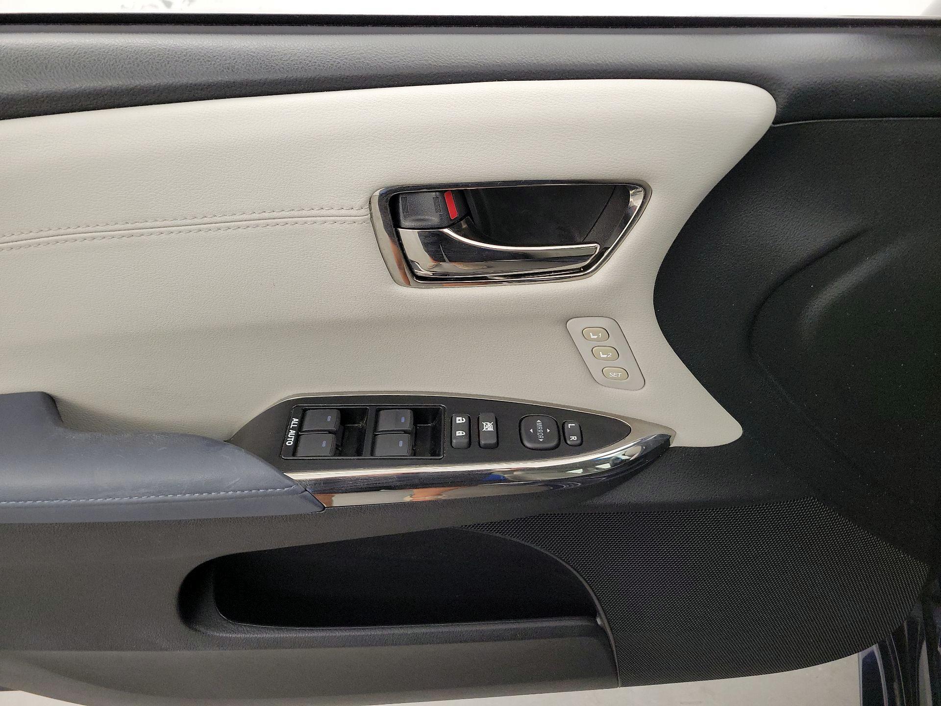 Thumbnail: 2014 Toyota Avalon - 12