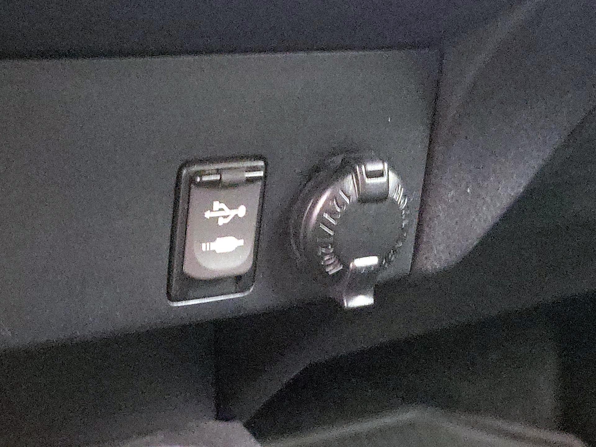 Thumbnail: 2017 Toyota RAV4 - 18