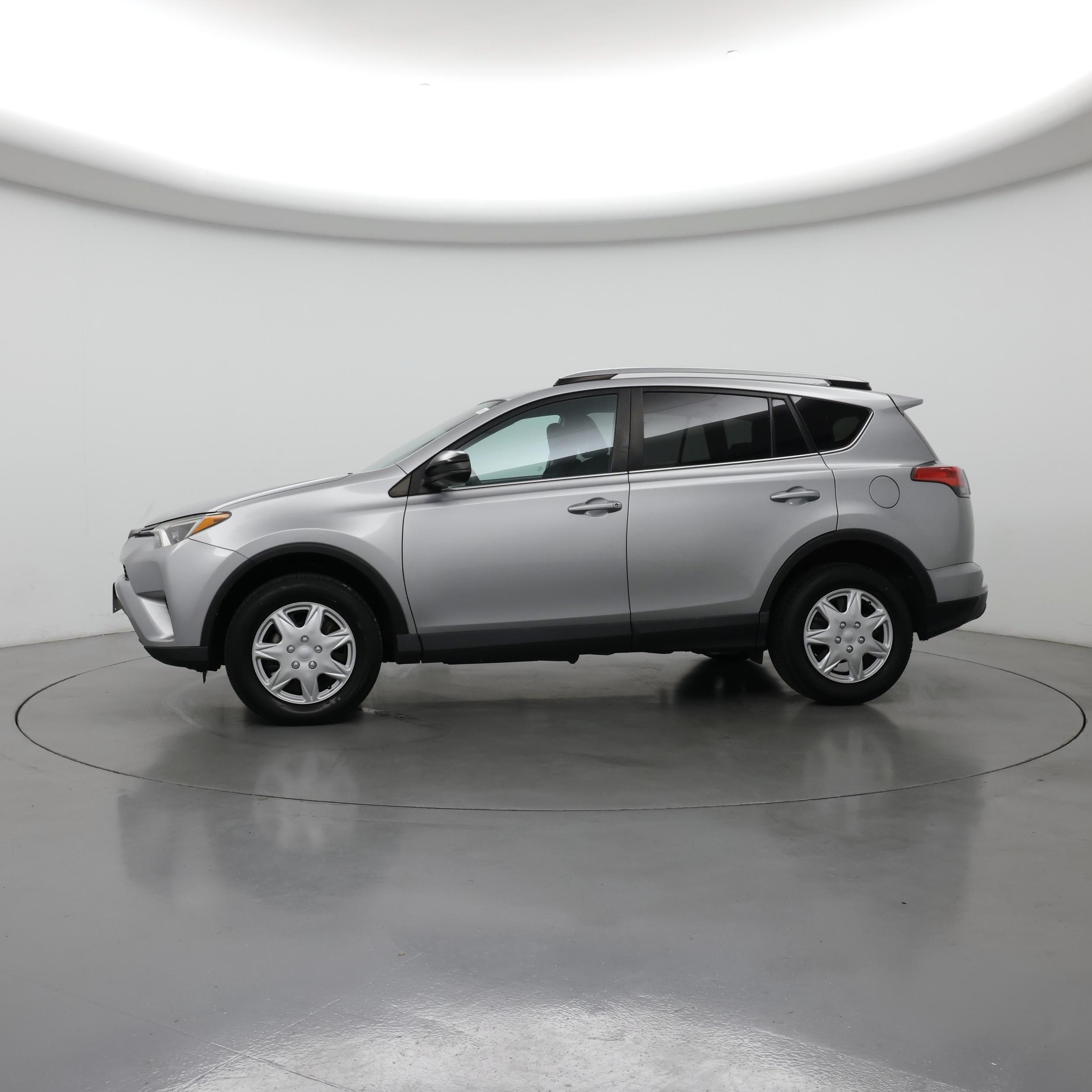 Thumbnail: 2017 Toyota RAV4 - 3