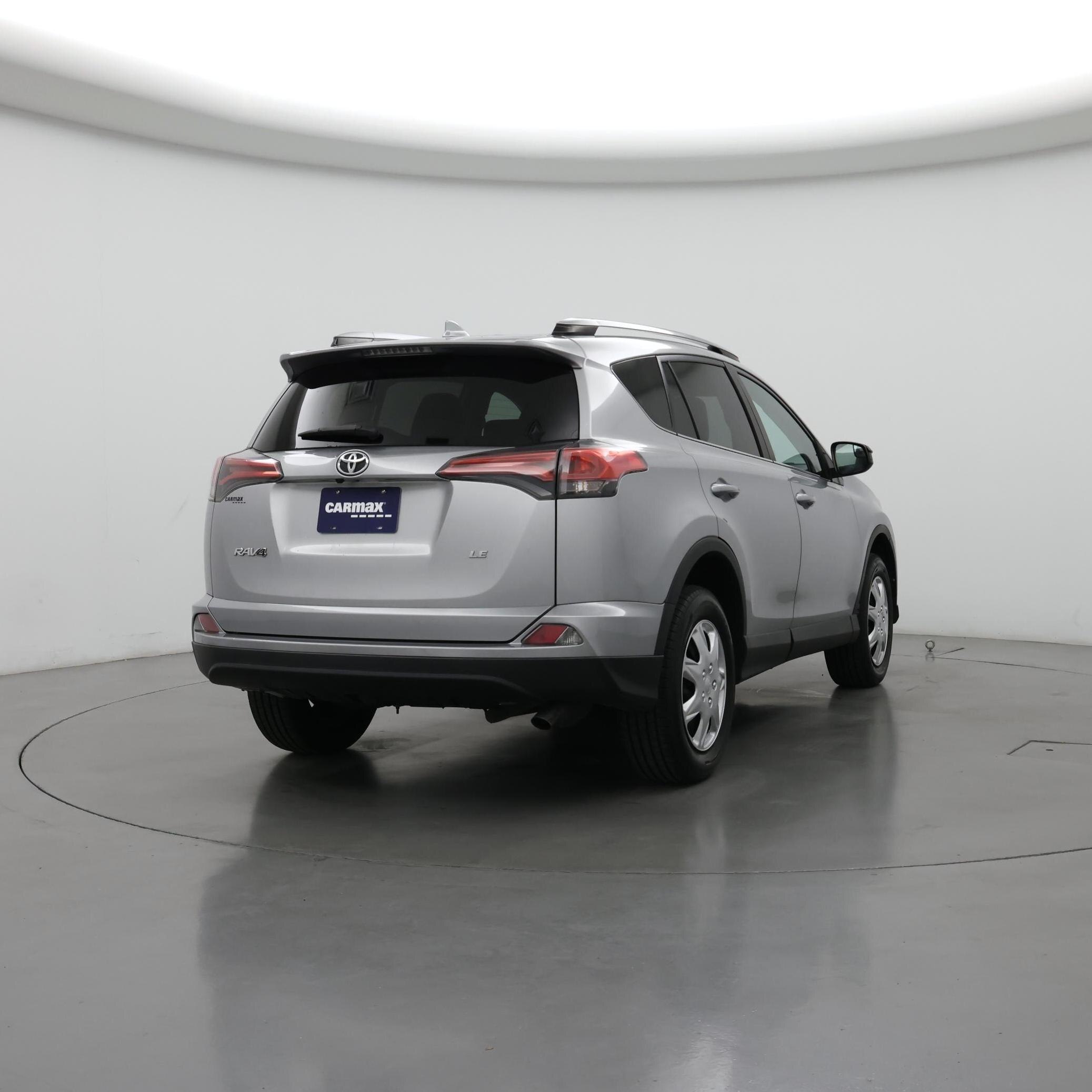 Thumbnail: 2017 Toyota RAV4 - 8