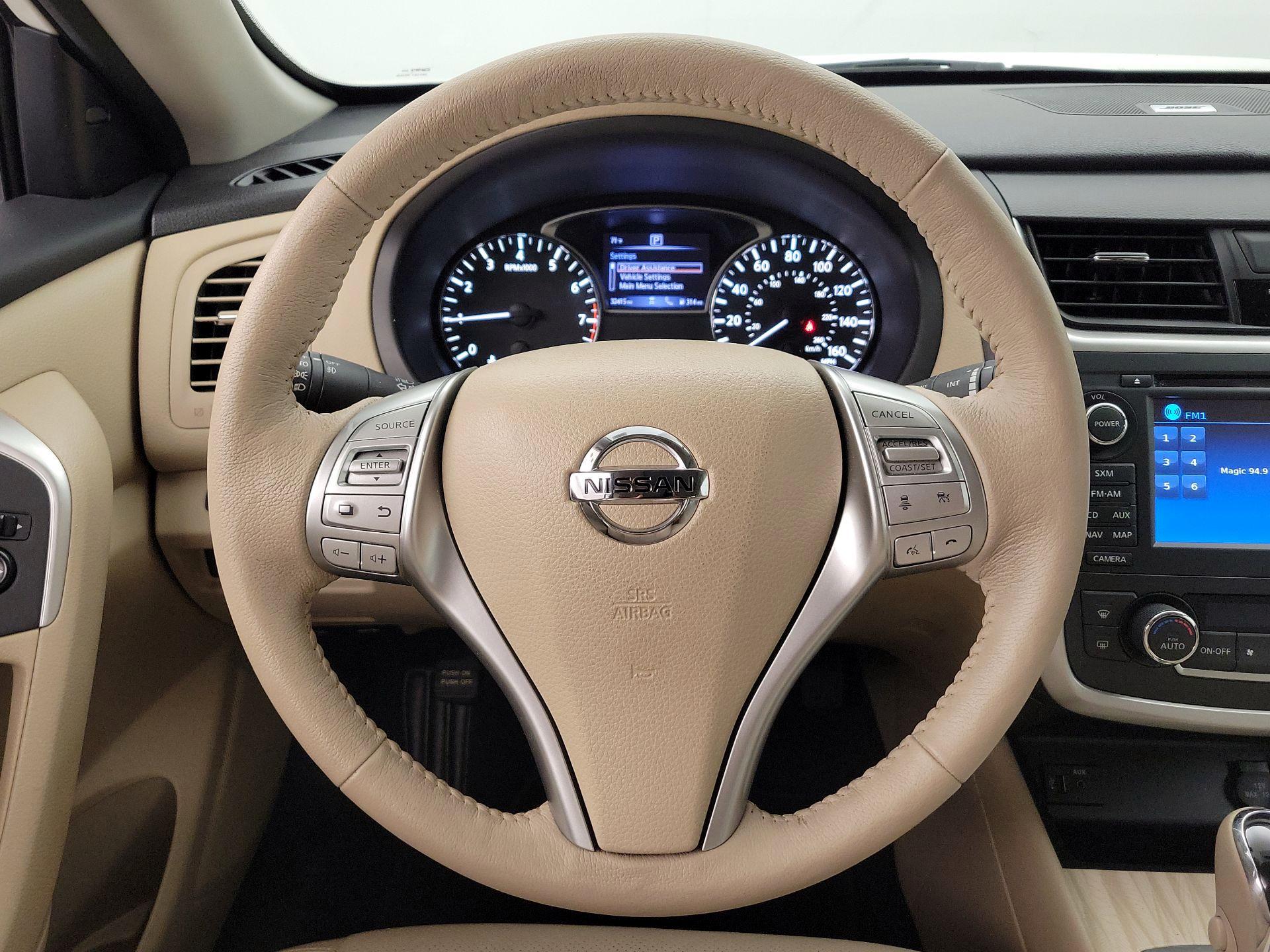 Thumbnail: 2016 Nissan Altima - 10