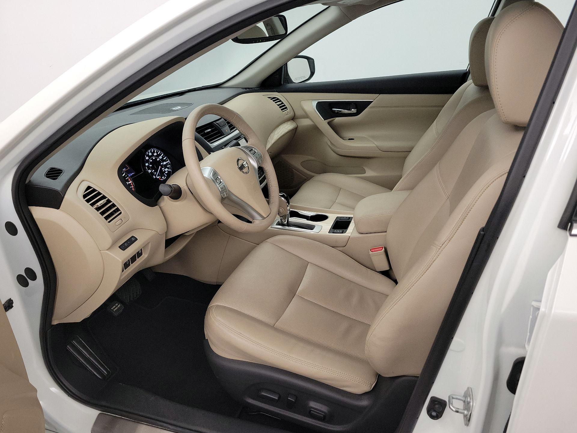 Thumbnail: 2016 Nissan Altima - 11