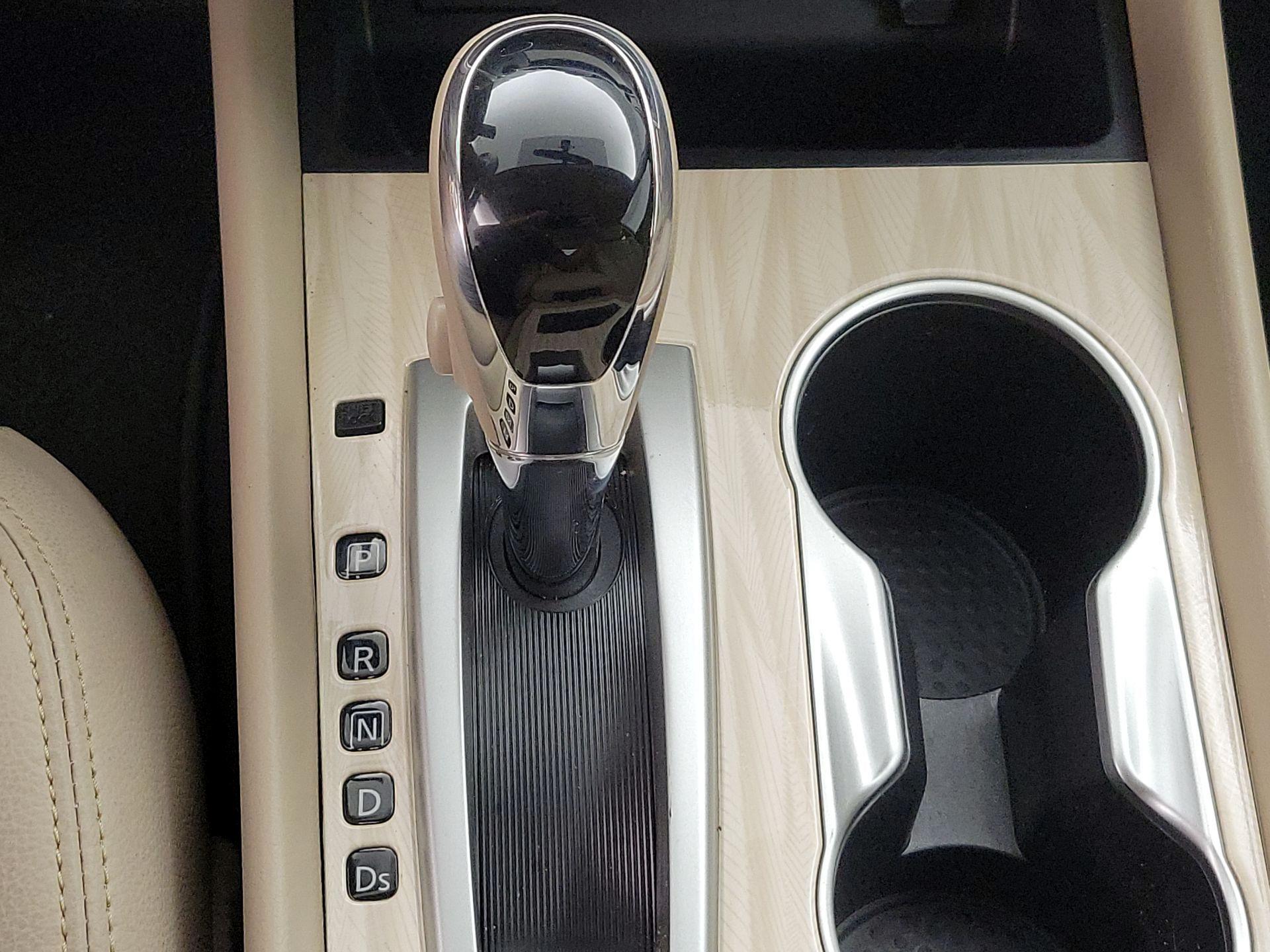 Thumbnail: 2016 Nissan Altima - 18