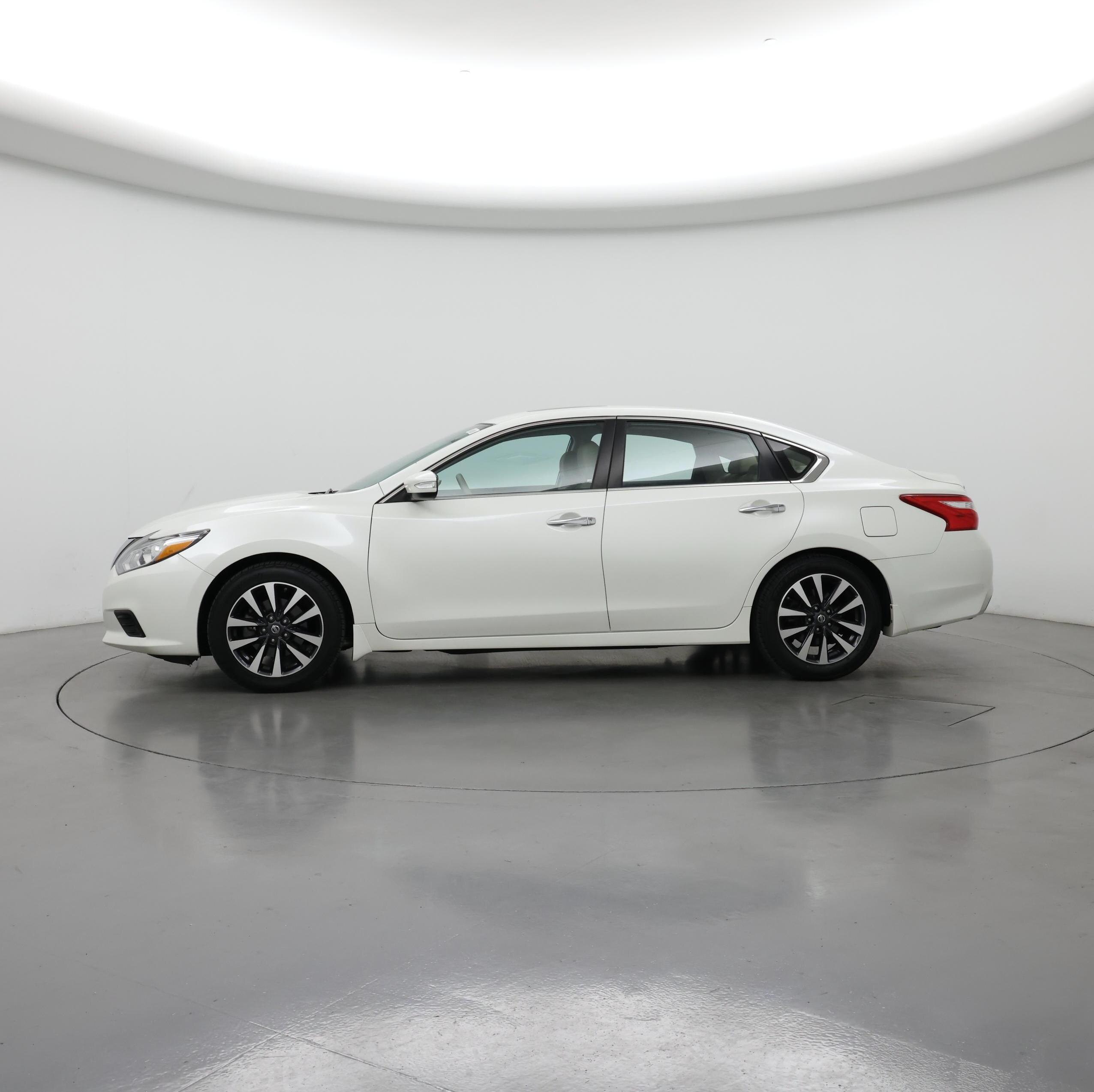 Thumbnail: 2016 Nissan Altima - 3