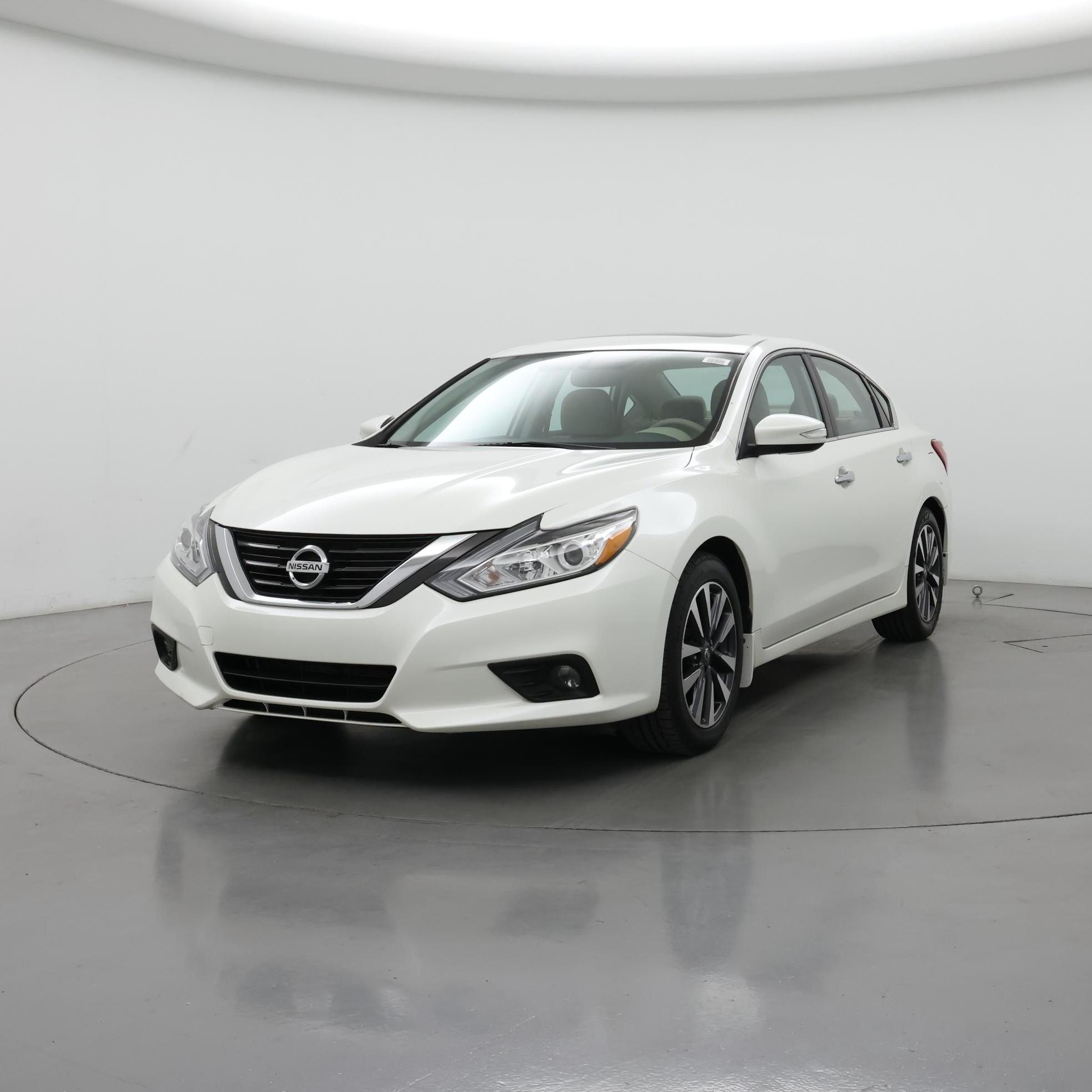 Thumbnail: 2016 Nissan Altima - 4