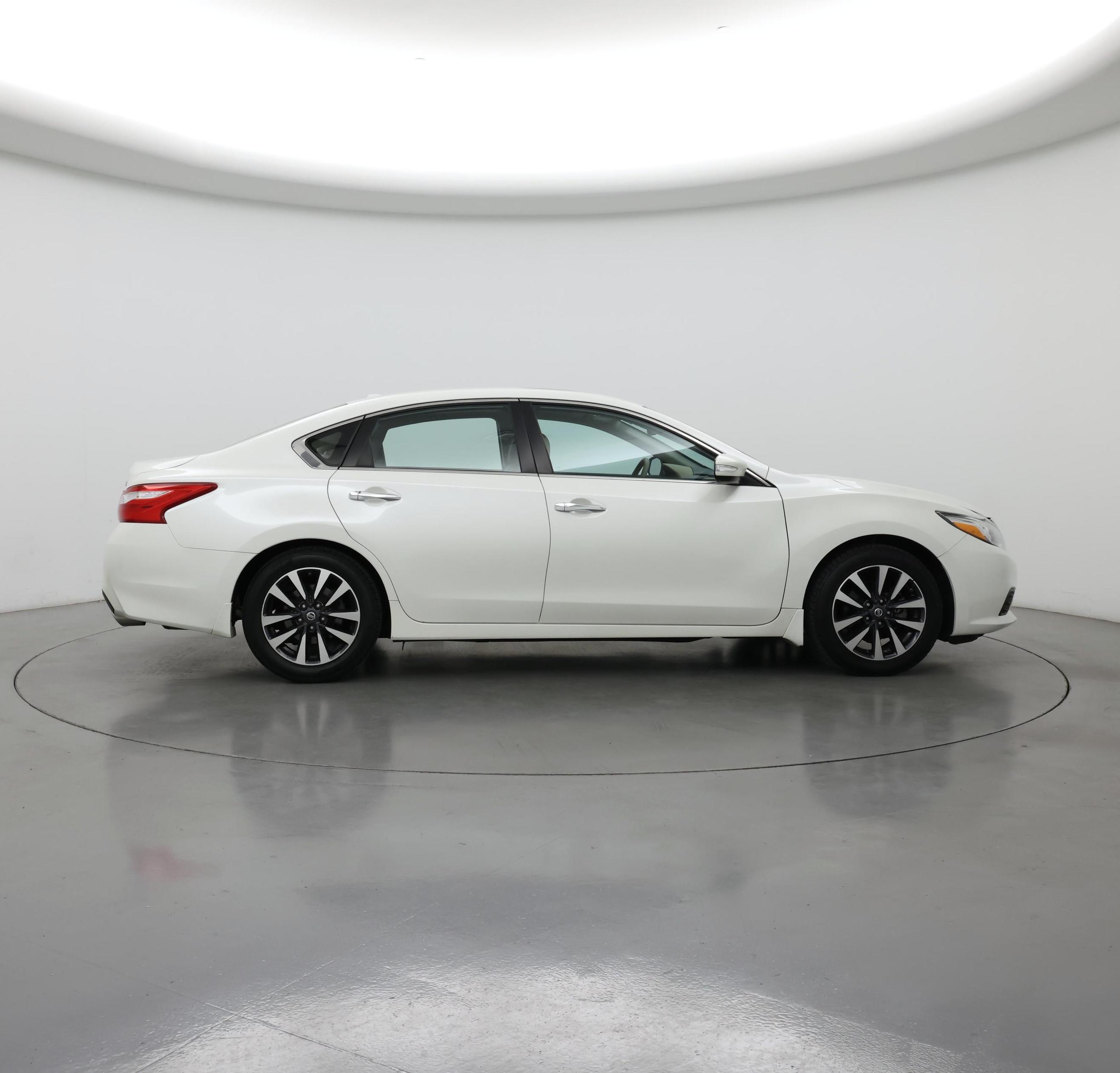Thumbnail: 2016 Nissan Altima - 7