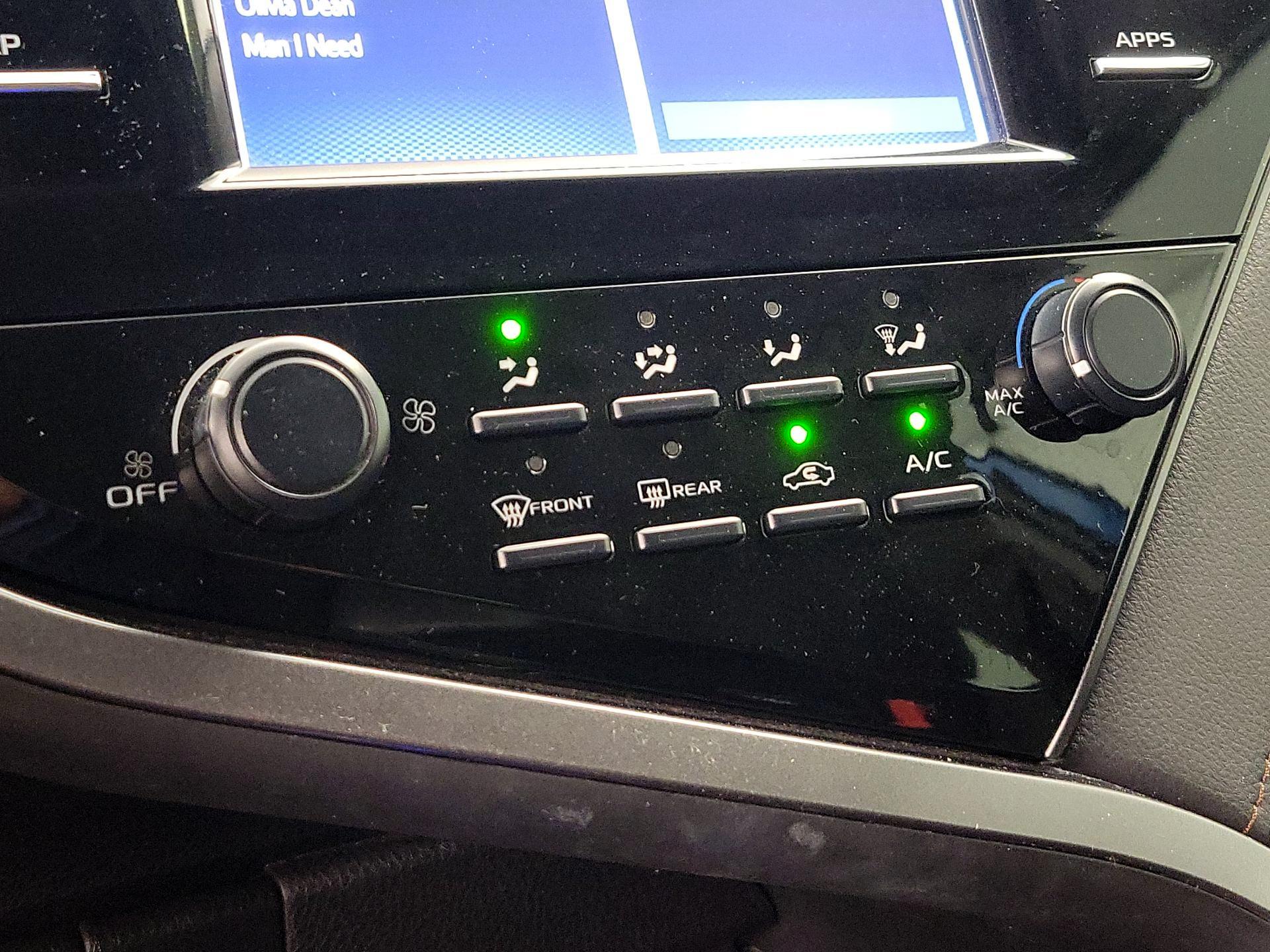 Thumbnail: 2019 Toyota Camry - 16