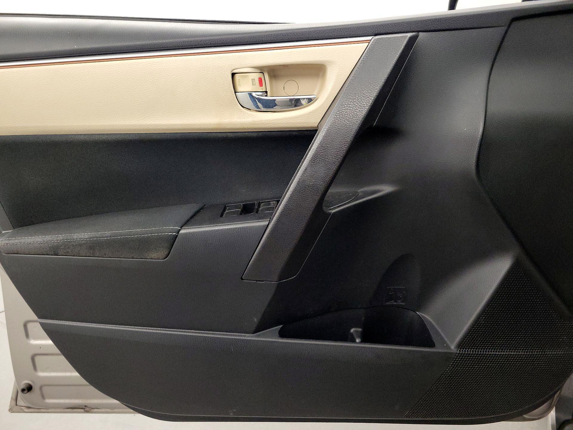 Thumbnail: 2015 Toyota Corolla - 12