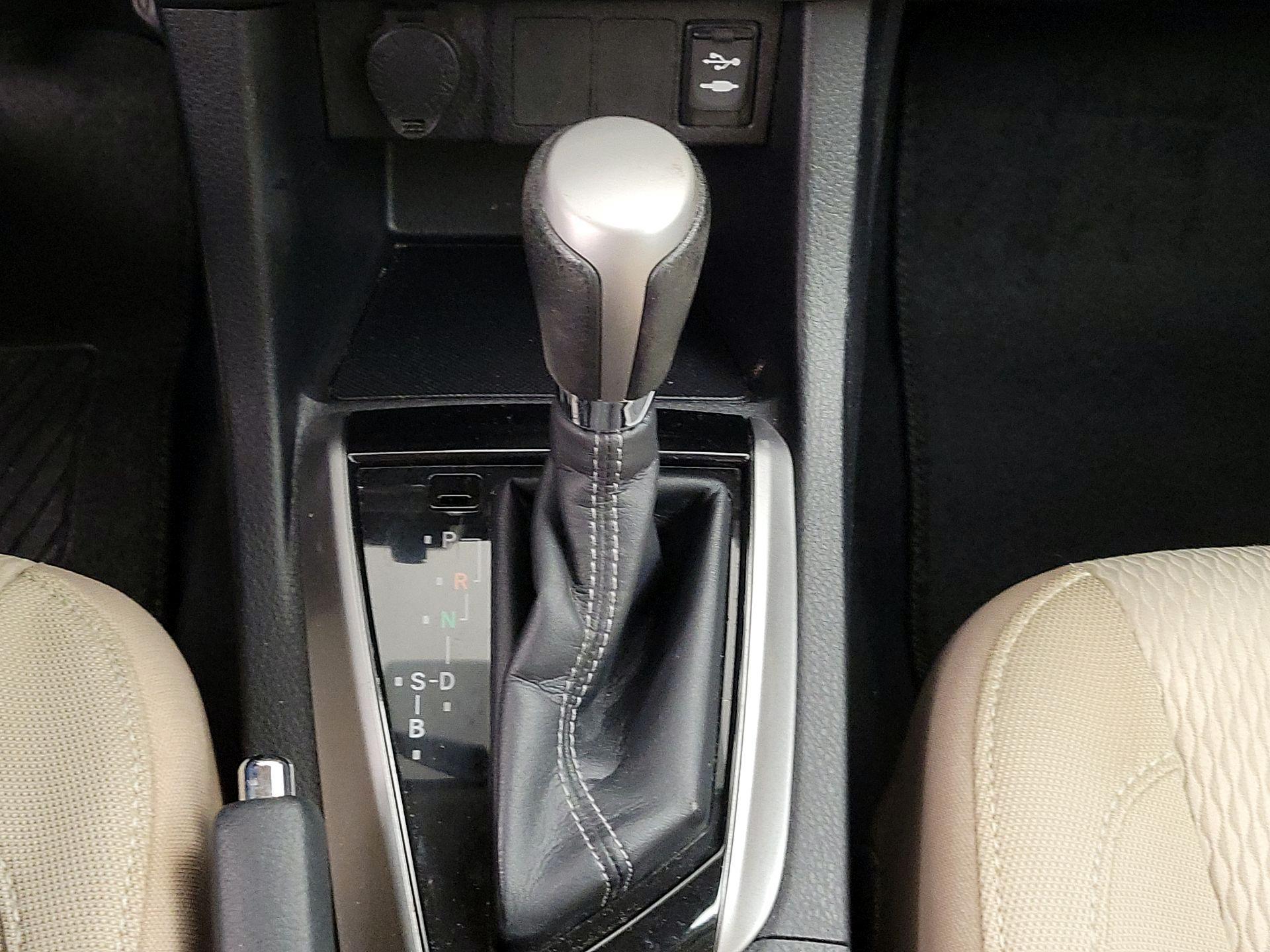 Thumbnail: 2015 Toyota Corolla - 17