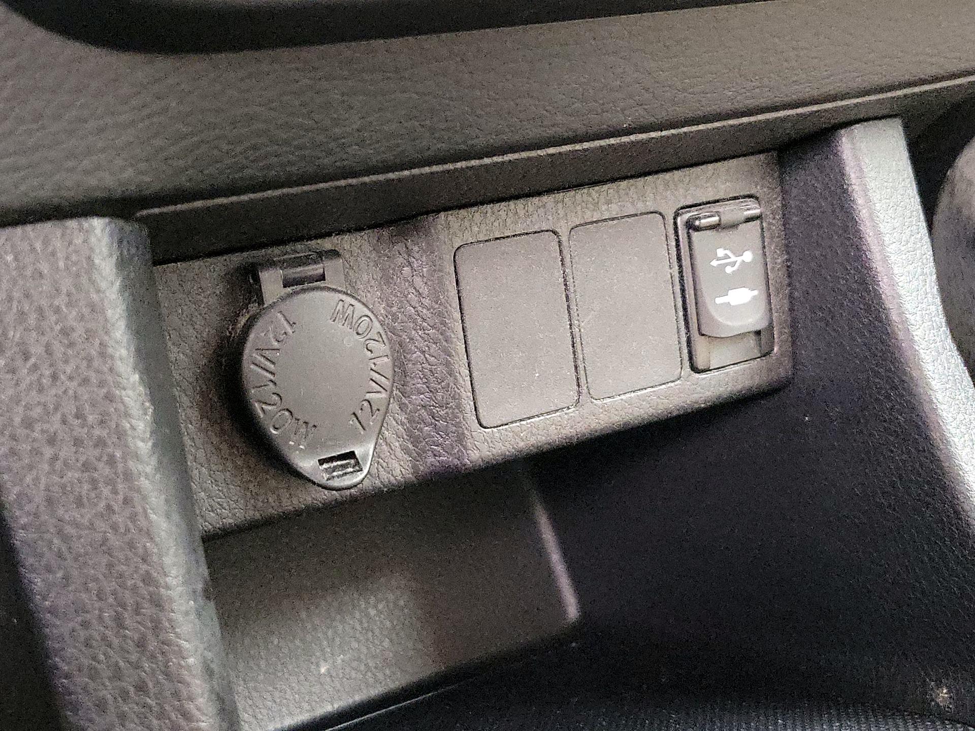 Thumbnail: 2015 Toyota Corolla - 18