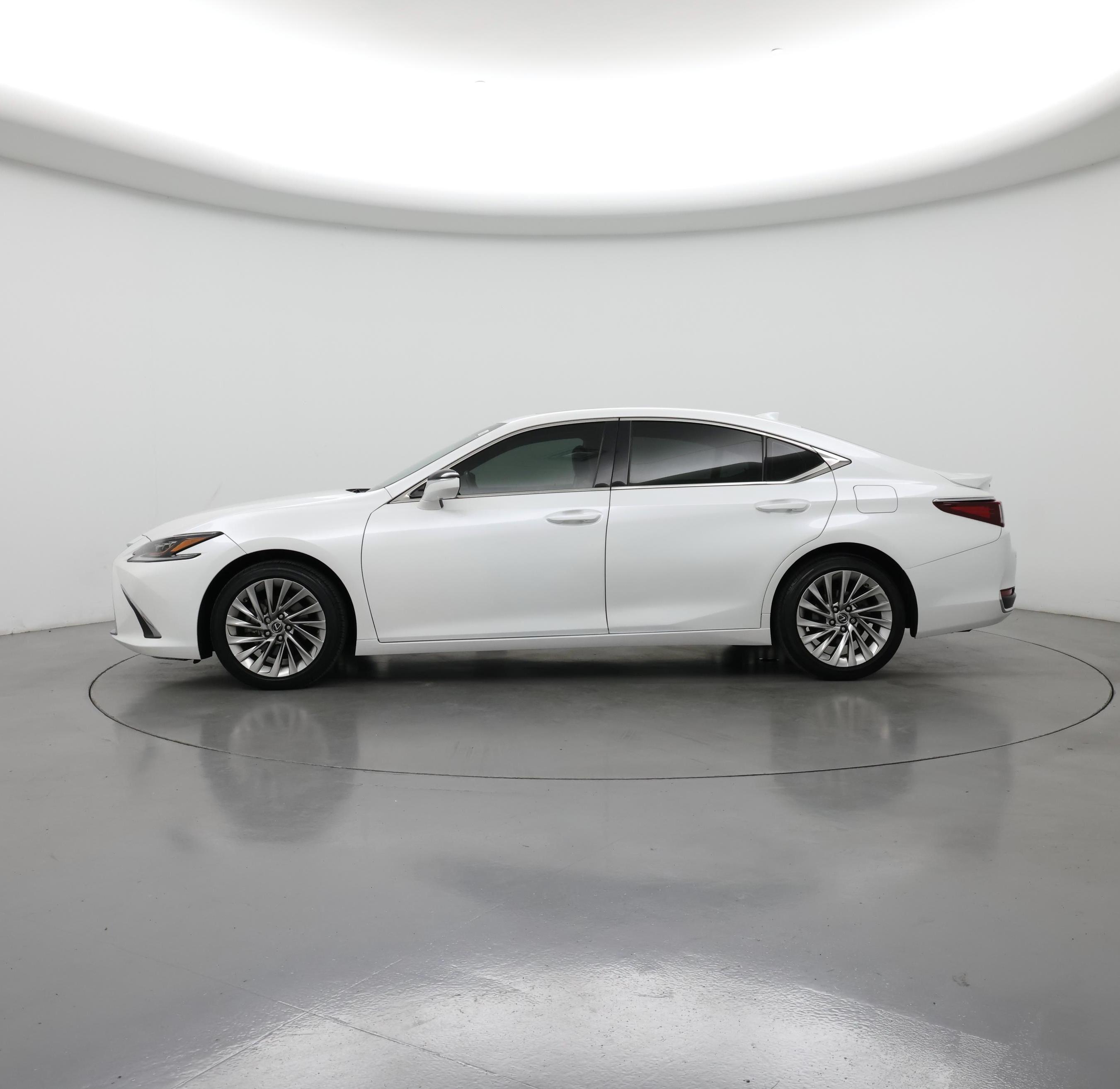 Thumbnail: 2021 Lexus ES - 3