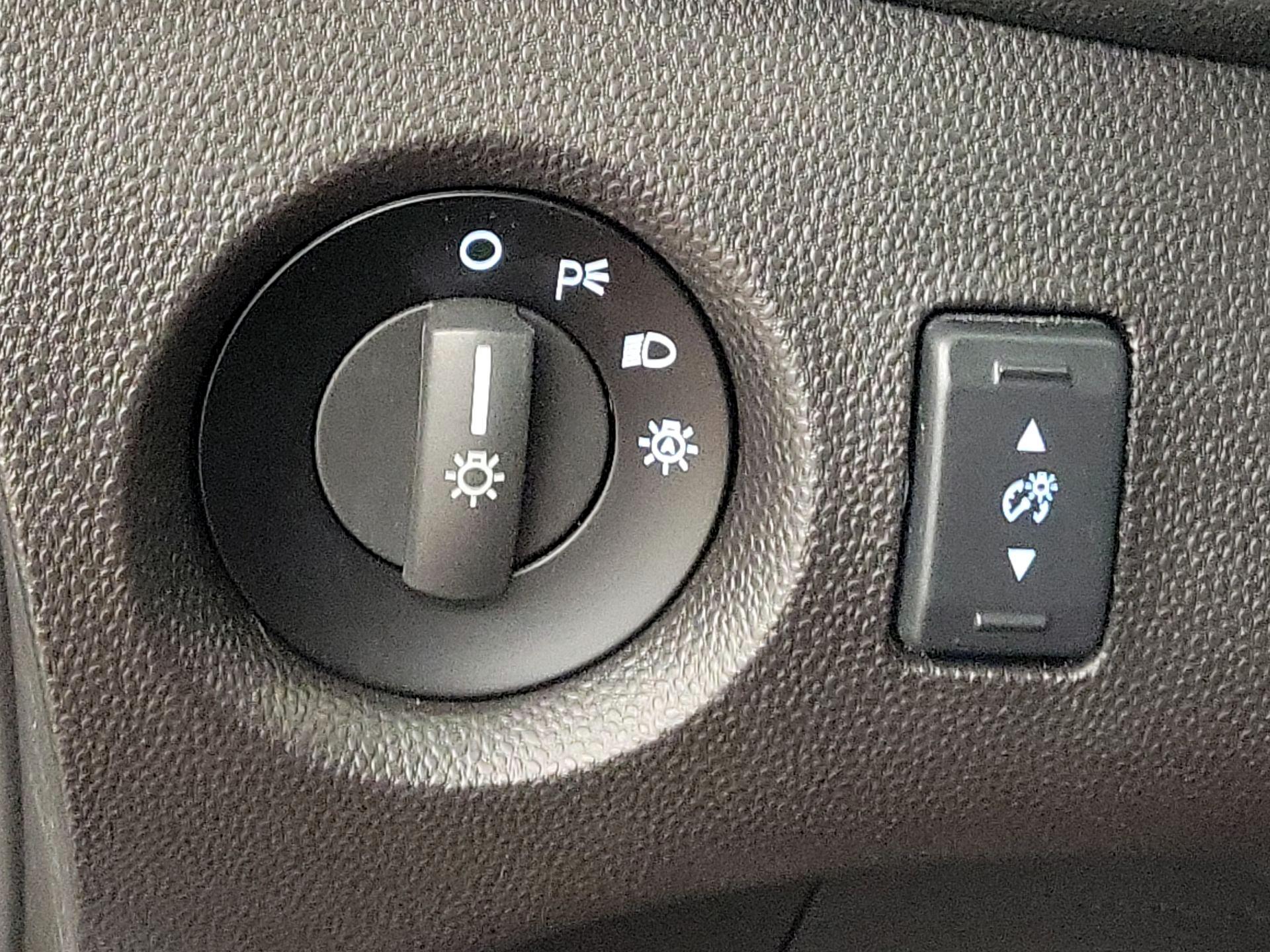 Thumbnail: 2016 Ford Fiesta - 13