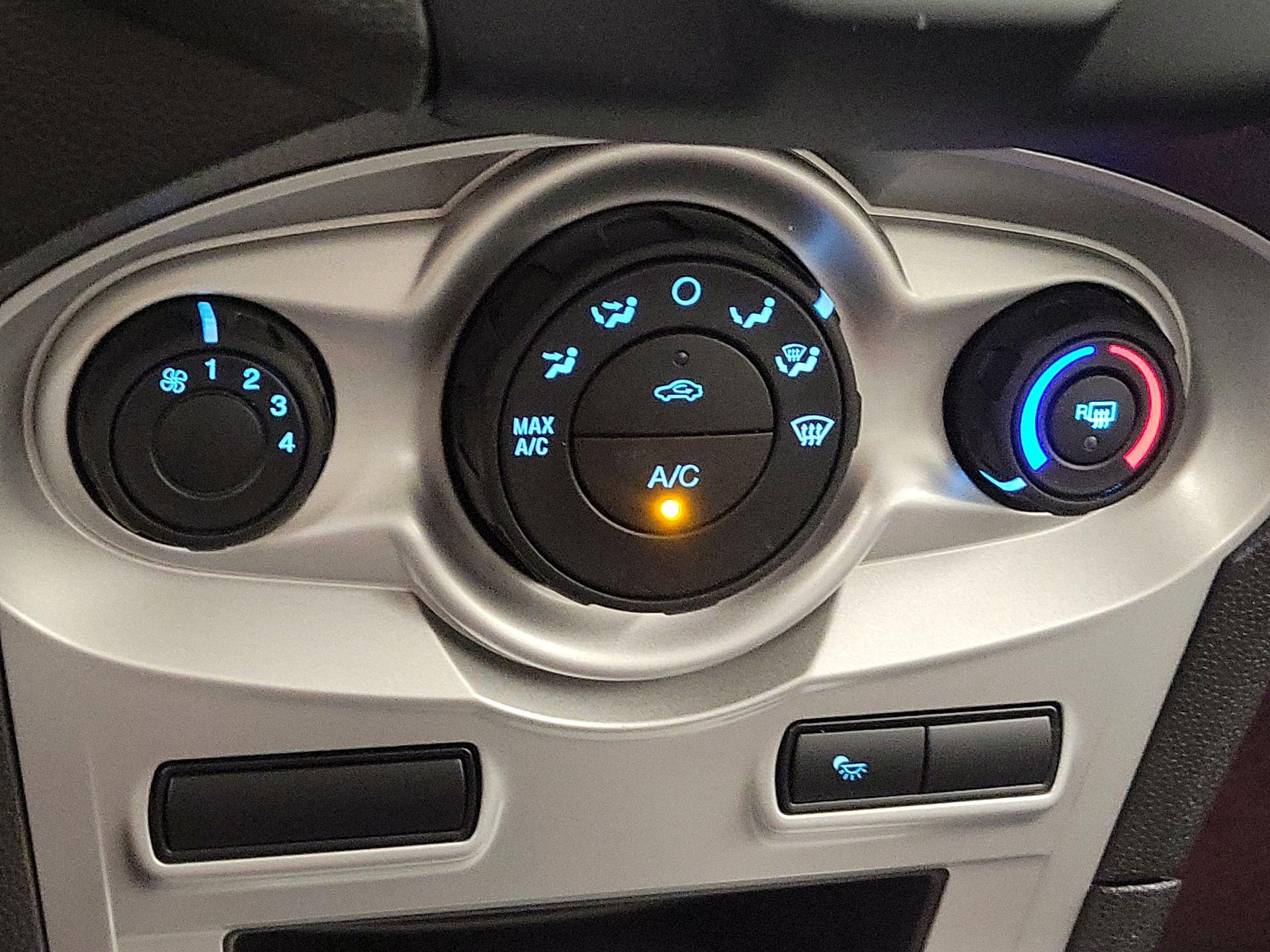 Thumbnail: 2016 Ford Fiesta - 15