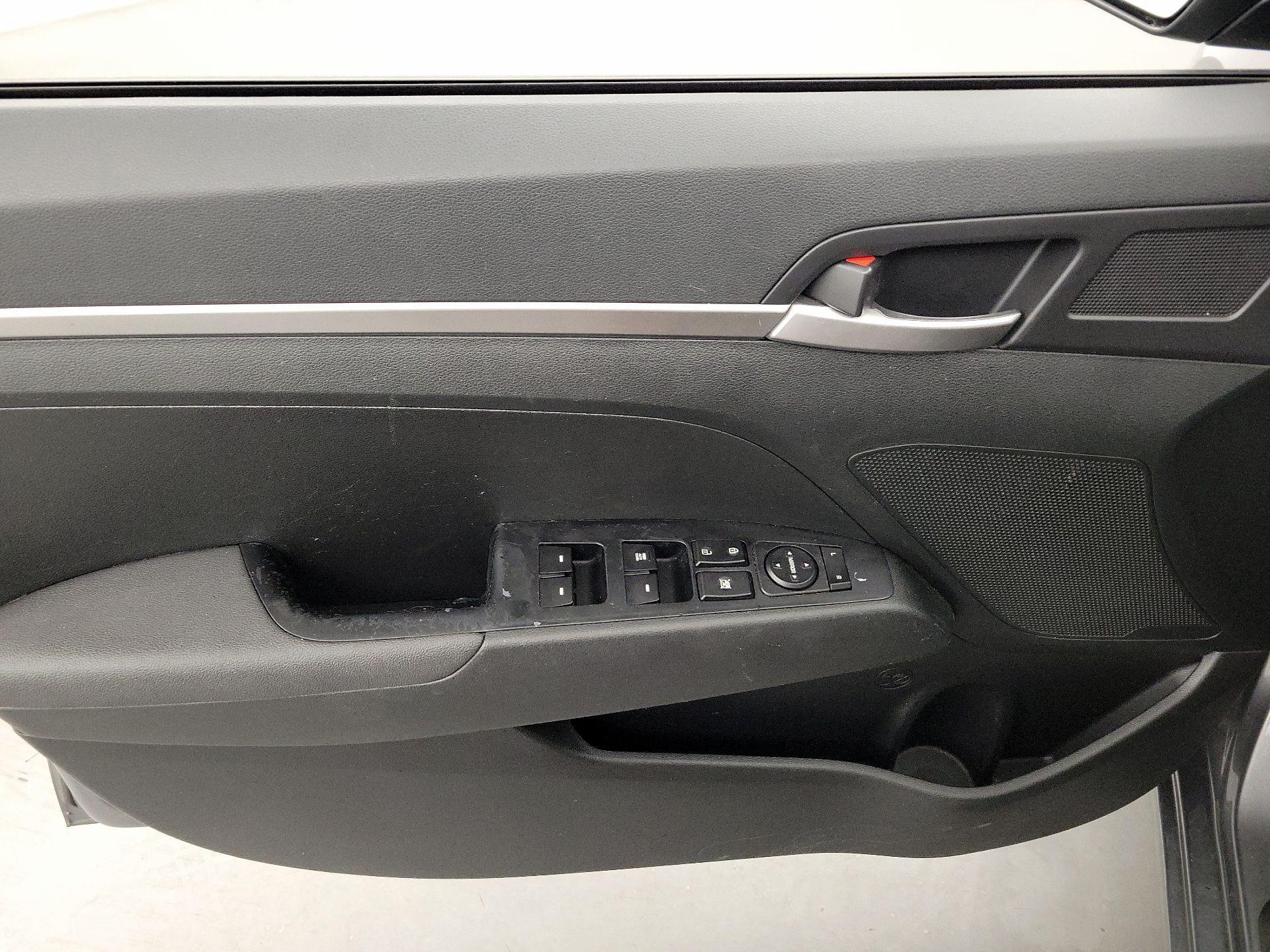 Thumbnail: 2019 Hyundai Elantra - 12