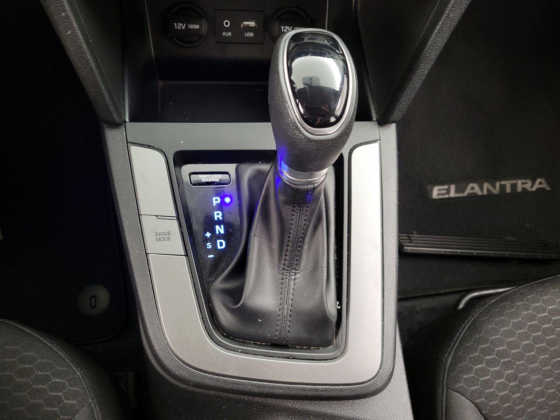 Thumbnail: 2019 Hyundai Elantra - 17