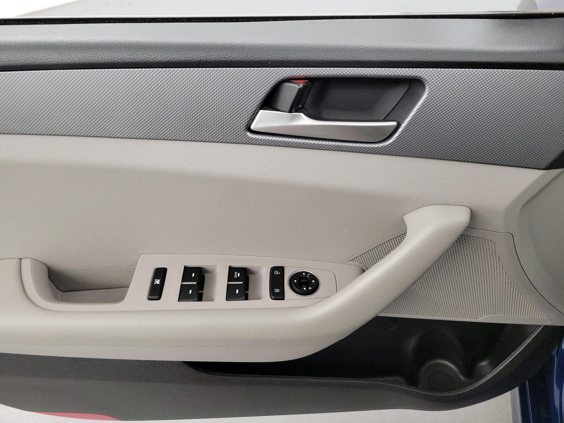 Thumbnail: 2019 Hyundai Sonata - 12