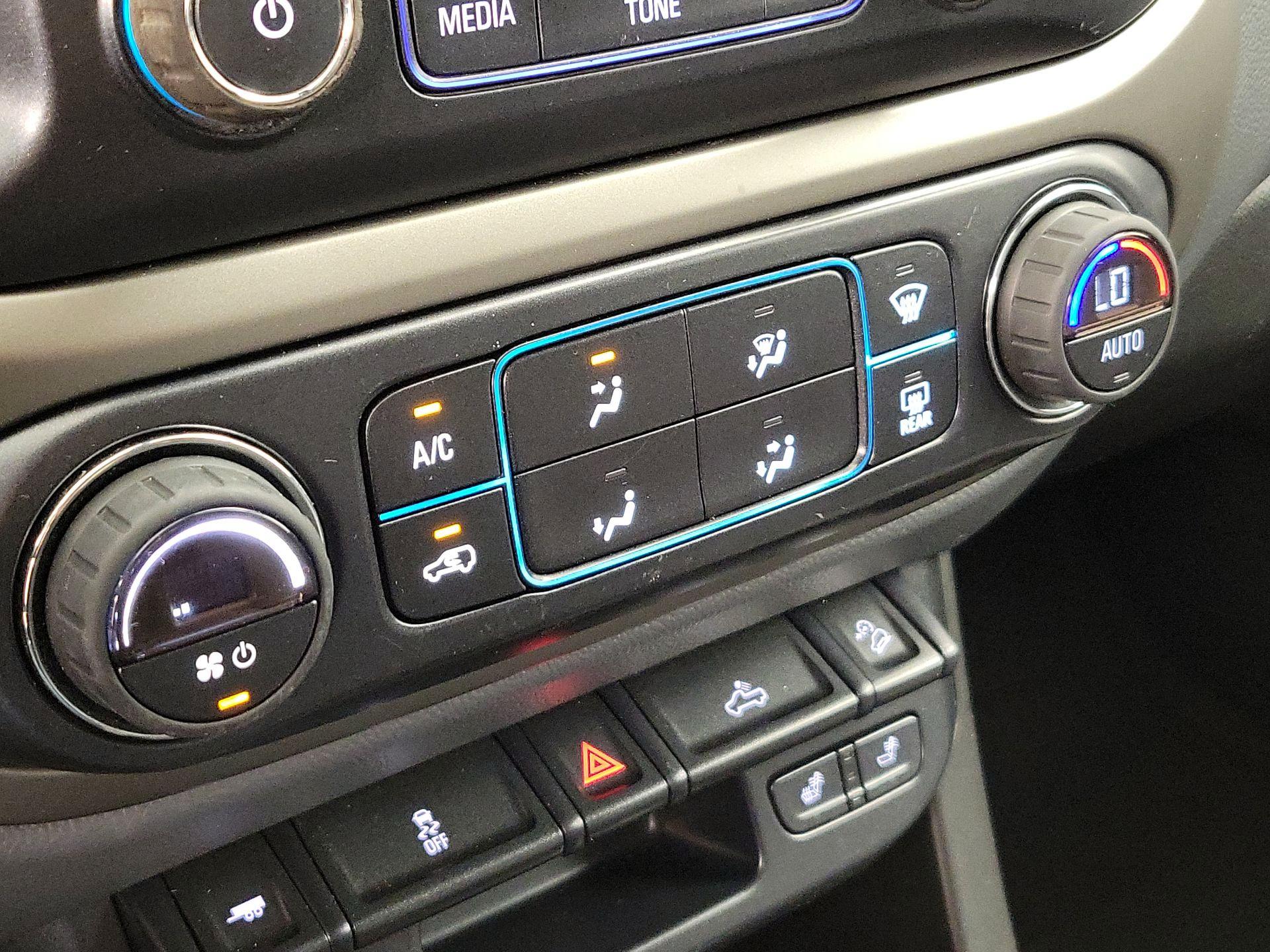 Thumbnail: 2015 Chevrolet Colorado - 17