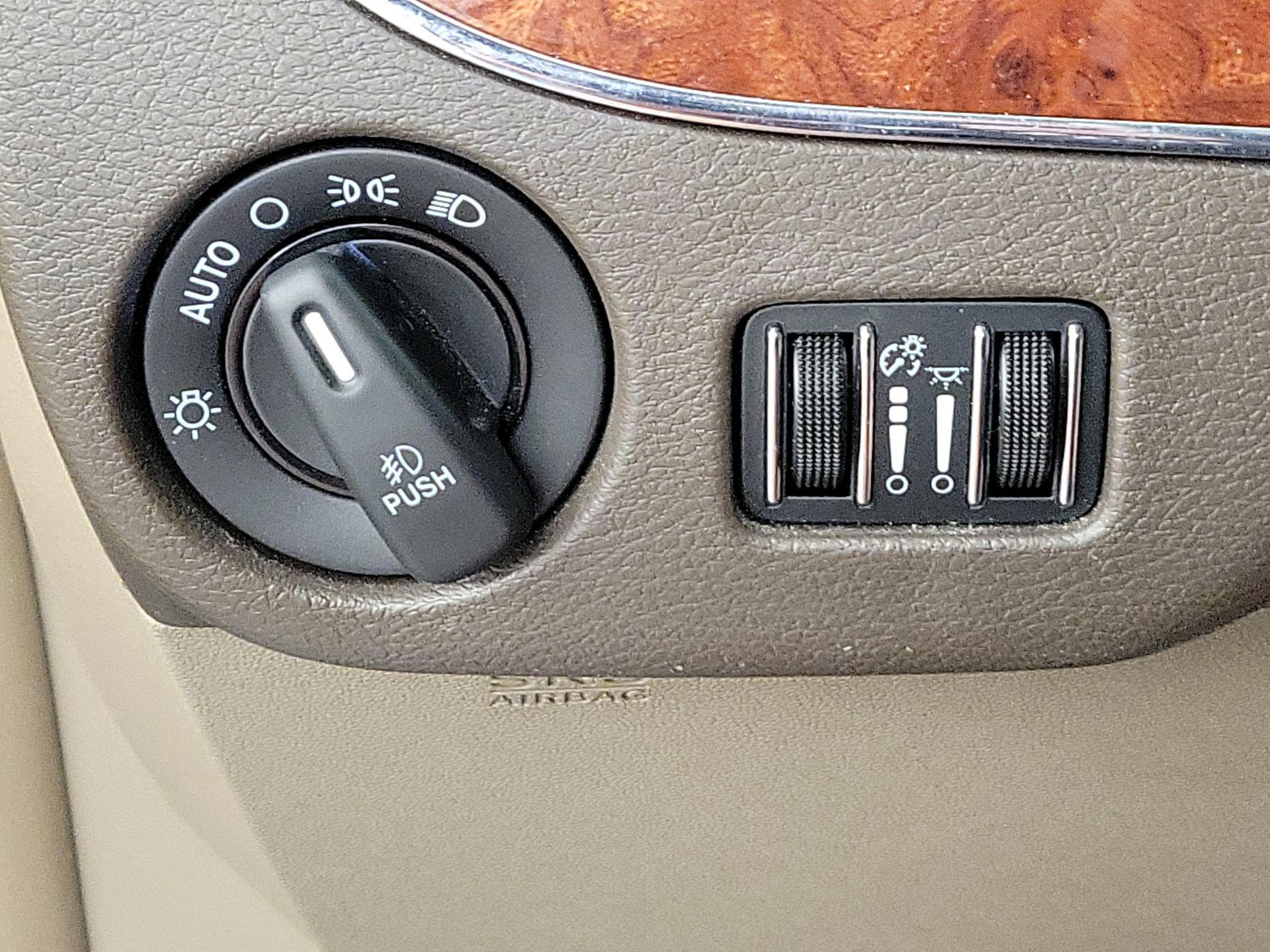 Thumbnail: 2016 Chrysler Town & Country - 13