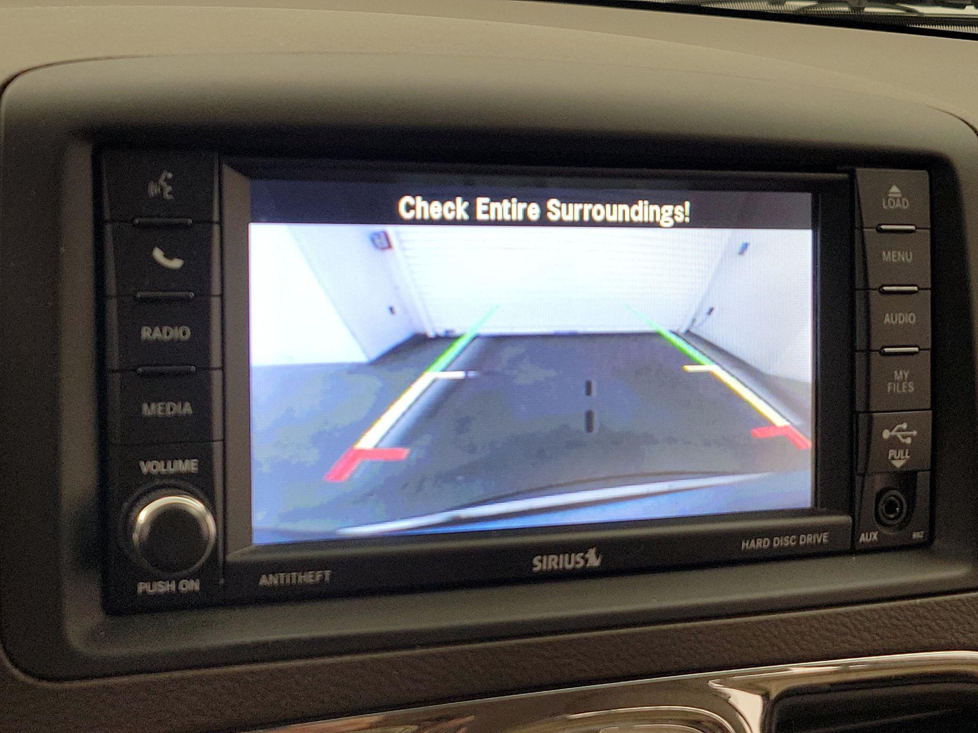 Thumbnail: 2016 Chrysler Town & Country - 14