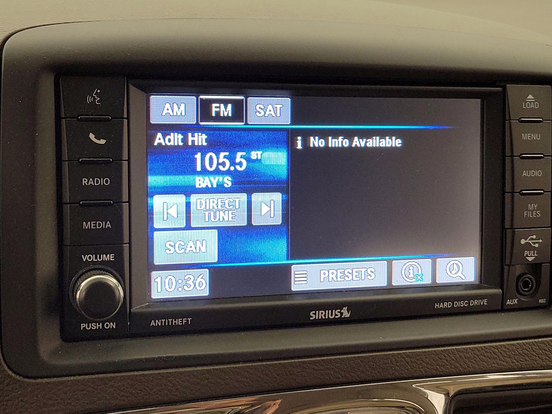 Thumbnail: 2016 Chrysler Town & Country - 15