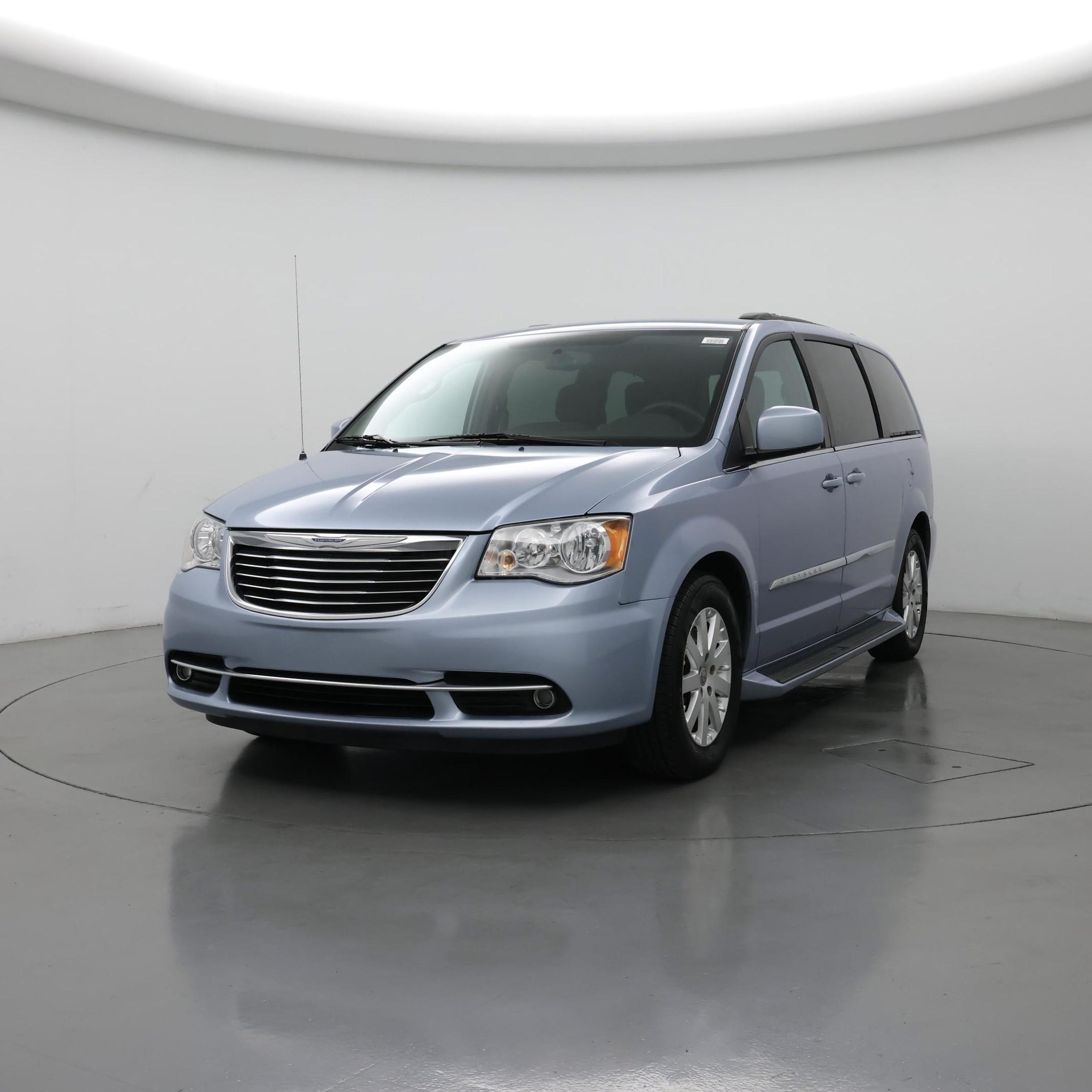 Thumbnail: 2016 Chrysler Town & Country - 4