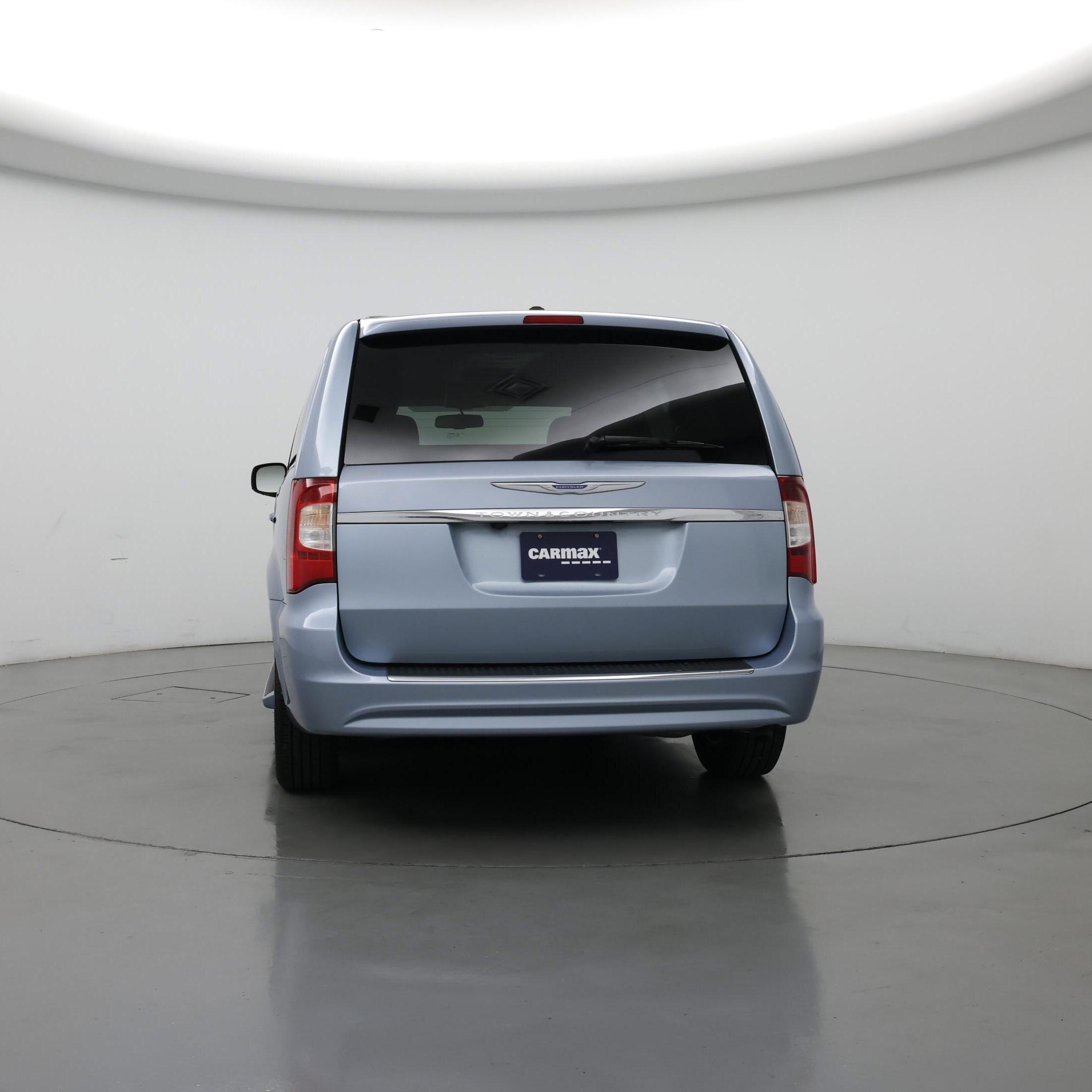 Thumbnail: 2016 Chrysler Town & Country - 6